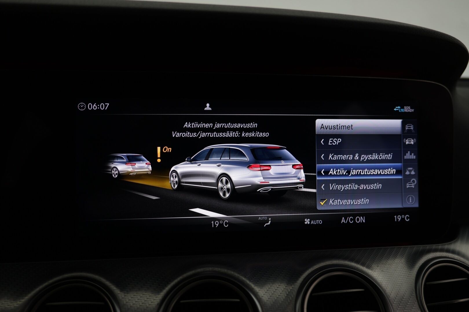 MERCEDES-BENZ E 2019 200 d T A Premium Business / Widescreen / Burmeister / Ambient / P.Kamera / - Hyvin huollettu! / Näyttävä / Kahdet renkaat /