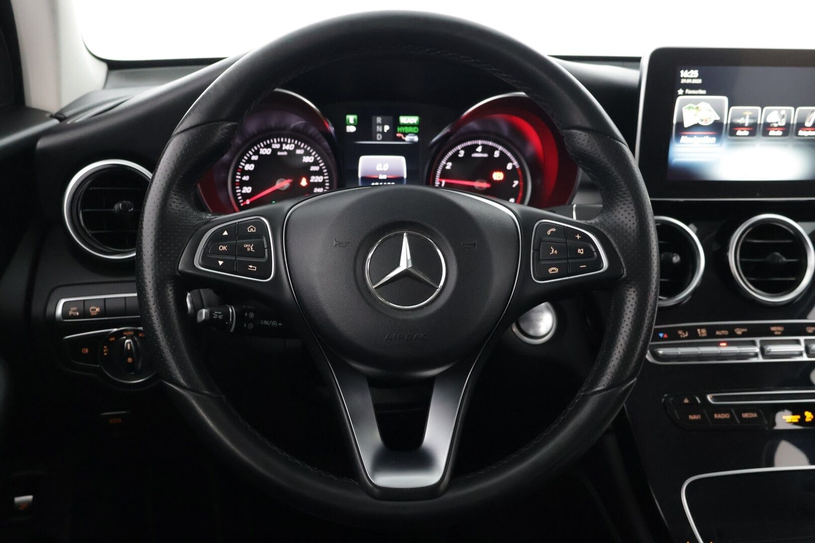MERCEDES-BENZ GLC 2017 350 e 4Matic A Premium Business *Distronic / ILS LED-ajovalot / Muistipenkit / 360-kamera* - *Kattava huoltohistoria / 2x renkaat & vanteet / Nahkasisusta / Sähkösäätöinen ohjauspyörä*