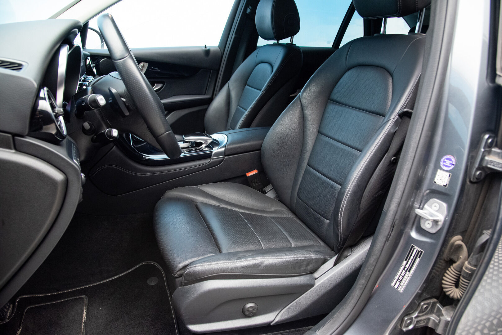 MERCEDES-BENZ GLC 2018 350 e 4Matic A Premium Business *Distronic / ILS / Muistipenkit / 360-kamera*