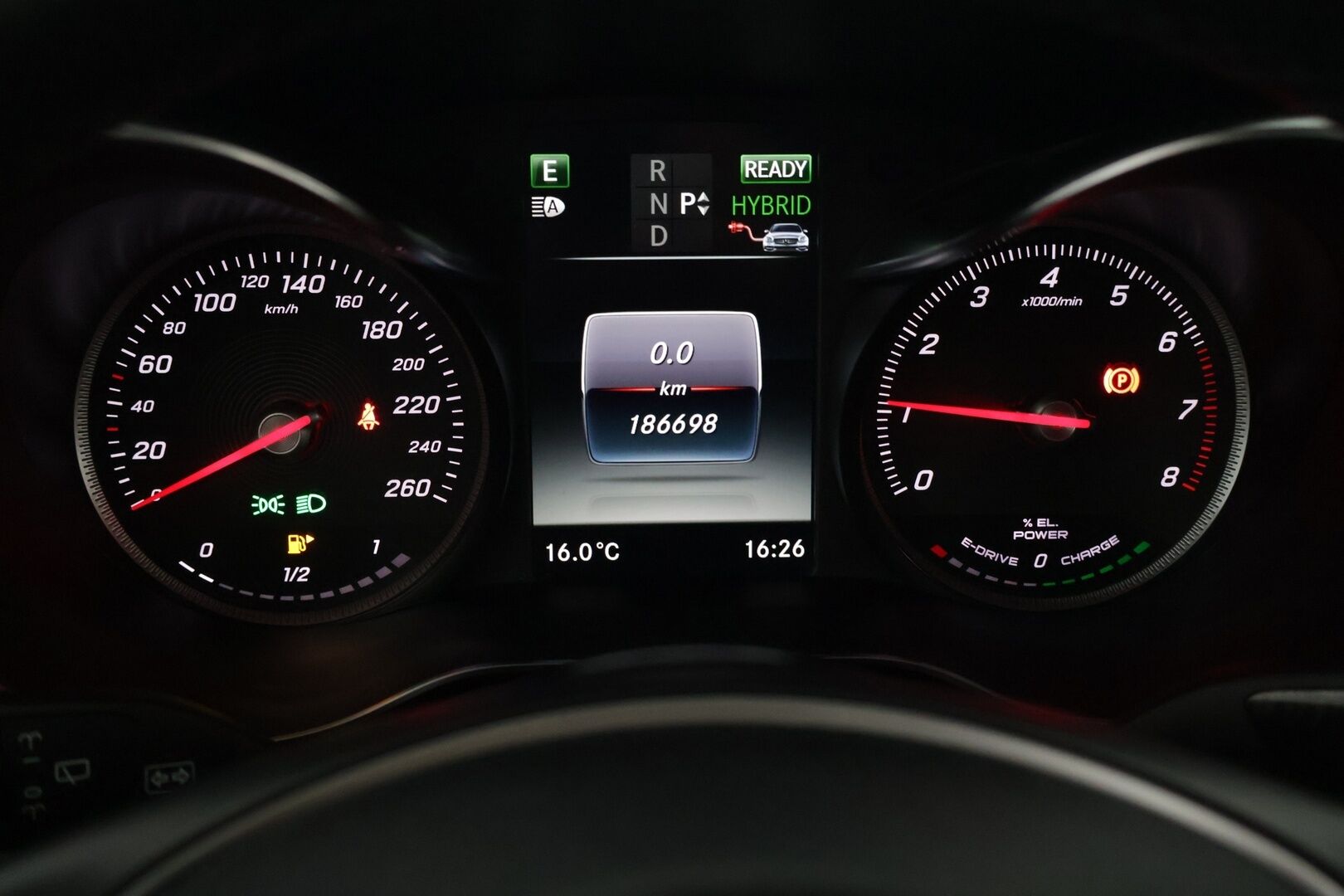 MERCEDES-BENZ GLC 2017 350 e 4Matic A Premium Business *Distronic / ILS LED-ajovalot / Muistipenkit / 360-kamera* - *Kattava huoltohistoria / 2x renkaat & vanteet / Nahkasisusta / Sähkösäätöinen ohjauspyörä*
