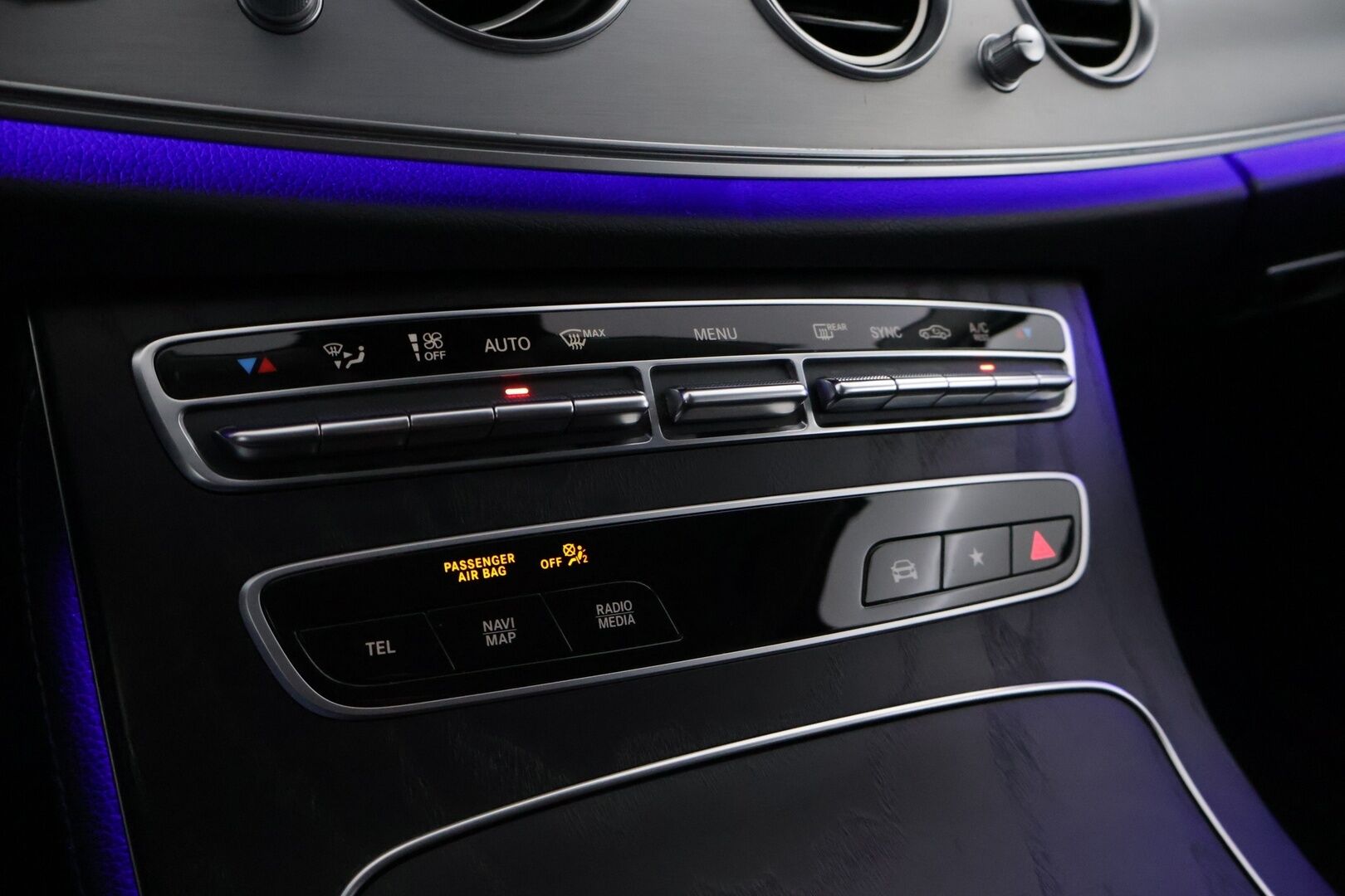 Mercedes-Benz E 2022 220 d Edition 4MATIC A *1-om. Suomiauto / Widescreen / 360° / KeyLessGo / Sporttinahat / Ambient / Koukku / S-Luukku* - Erittäin hyvin huollettu 1-omisteinen Suomiauto kaksilla laadukkailla renkailla ja vanteilla! - HULLU BLACKWEEK KORKOTARJOUS 2,49%