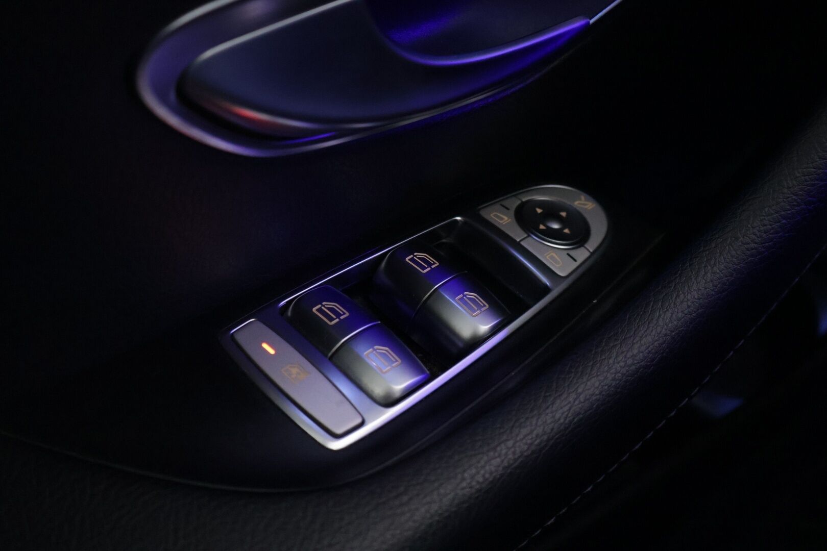 Mercedes-Benz E 2022 220 d Edition 4MATIC A *1-om. Suomiauto / Widescreen / 360° / KeyLessGo / Sporttinahat / Ambient / Koukku / S-Luukku* - Erittäin hyvin huollettu 1-omisteinen Suomiauto kaksilla laadukkailla renkailla ja vanteilla! - HULLU BLACKWEEK KORKOTARJOUS 2,49%