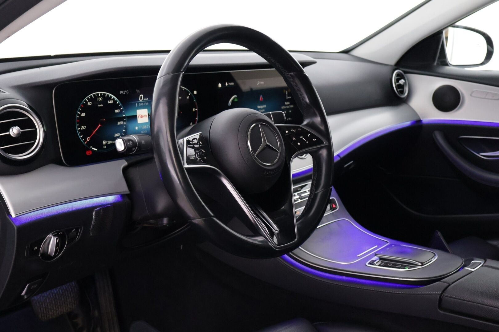 Mercedes-Benz E 2022 220 d Edition 4MATIC A *1-om. Suomiauto / Widescreen / 360° / KeyLessGo / Sporttinahat / Ambient / Koukku / S-Luukku* - Erittäin hyvin huollettu 1-omisteinen Suomiauto kaksilla laadukkailla renkailla ja vanteilla! - HULLU BLACKWEEK KORKOTARJOUS 2,49%