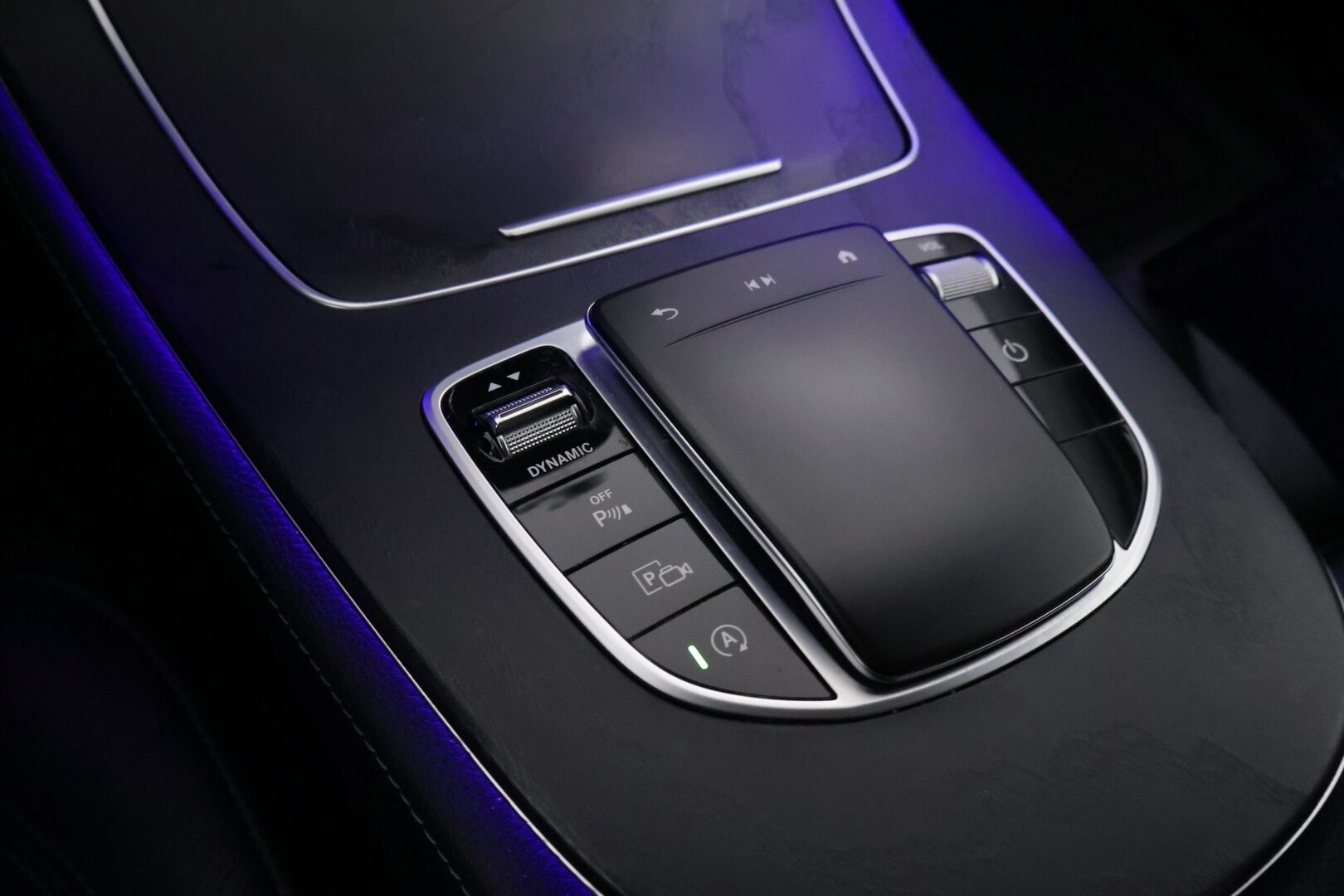 Mercedes-Benz E 2022 220 d Edition 4MATIC A *1-om. Suomiauto / Widescreen / 360° / KeyLessGo / Sporttinahat / Ambient / Koukku / S-Luukku* - Erittäin hyvin huollettu 1-omisteinen Suomiauto kaksilla laadukkailla renkailla ja vanteilla! - HULLU BLACKWEEK KORKOTARJOUS 2,49%