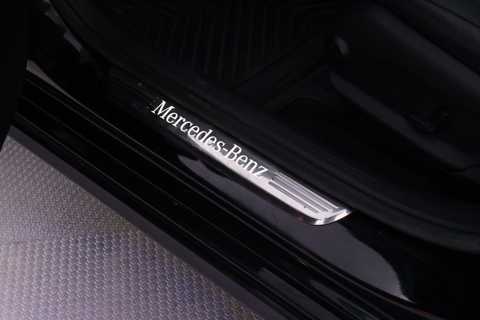 Mercedes-Benz E 2022 220 d Edition 4MATIC A *1-om. Suomiauto / Widescreen / 360° / KeyLessGo / Sporttinahat / Ambient / Koukku / S-Luukku* - Erittäin hyvin huollettu 1-omisteinen Suomiauto kaksilla laadukkailla renkailla ja vanteilla! - HULLU BLACKWEEK KORKOTARJOUS 2,49%