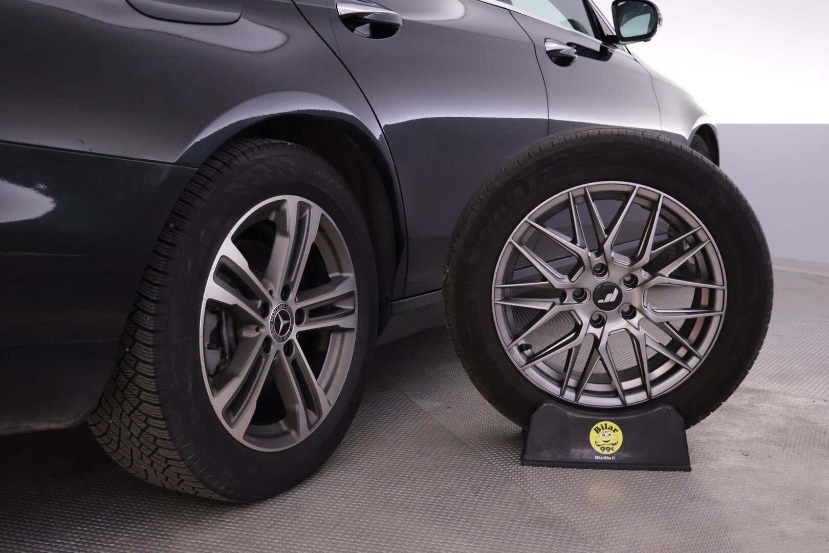 Mercedes-Benz E 2022 220 d Edition 4MATIC A *1-om. Suomiauto / Widescreen / 360° / KeyLessGo / Sporttinahat / Ambient / Koukku / S-Luukku* - Erittäin hyvin huollettu 1-omisteinen Suomiauto kaksilla laadukkailla renkailla ja vanteilla! - HULLU BLACKWEEK KORKOTARJOUS 2,49%