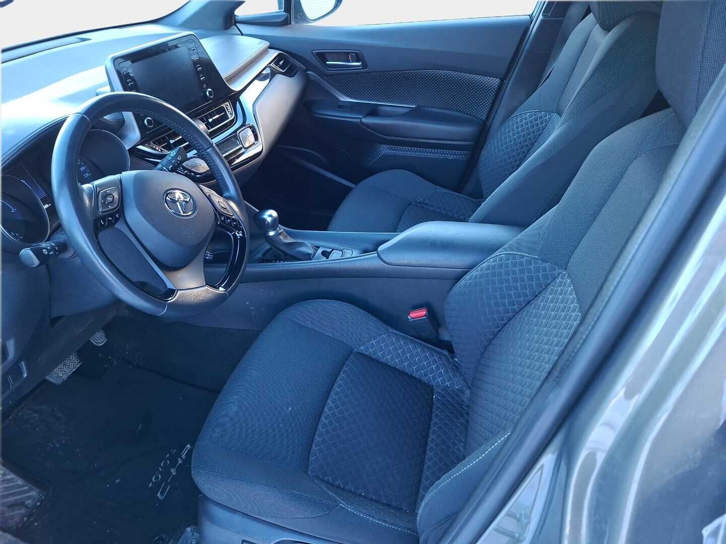 Toyota C-HR 2022 1,8 Hybrid Active / ACC / Kahdet renkaat / Vähän ajettu - Harvinainen ulkoväri / Hyvin pidetty / Kattava varustelu!