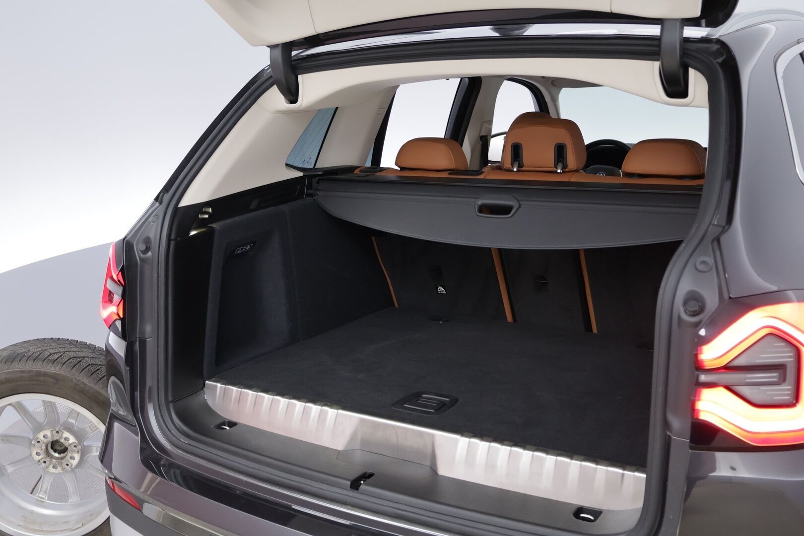 BMW X3 2022 G01 xDrive 30e A Charged Edition - 1Om Suomiauto | HiFi | Konjakkinahat | Panoraama | Peruutuskamera | LED | Lisälämmitin | Hyvät varusteet!
