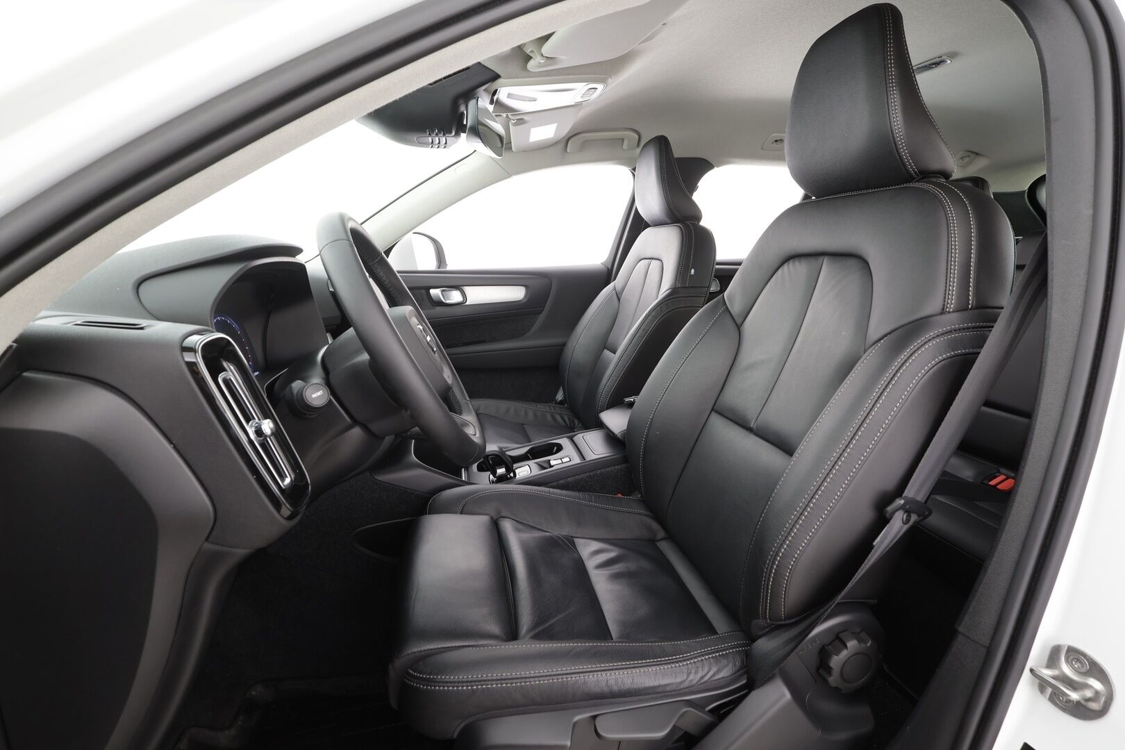 Volvo XC40 2022 T2 Business Edition aut - Suomi-auto | 1-omistaja | Kahdet renkaat aluvantein | ACC | Webasto | Peruutuskamera | Nahkaverhoilu | Sporttipenkit | Navigointi