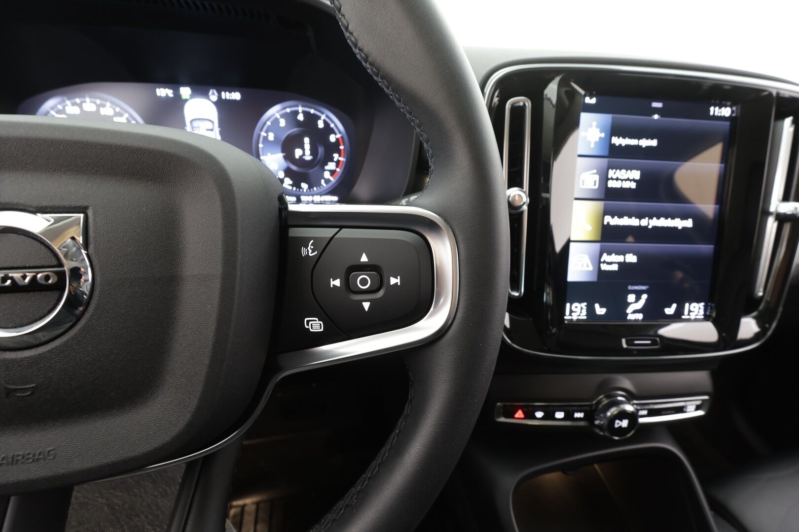 Volvo XC40 2022 T2 Business Edition aut - Suomi-auto | 1-omistaja | Kahdet renkaat aluvantein | ACC | Webasto | Peruutuskamera | Nahkaverhoilu | Sporttipenkit | Navigointi