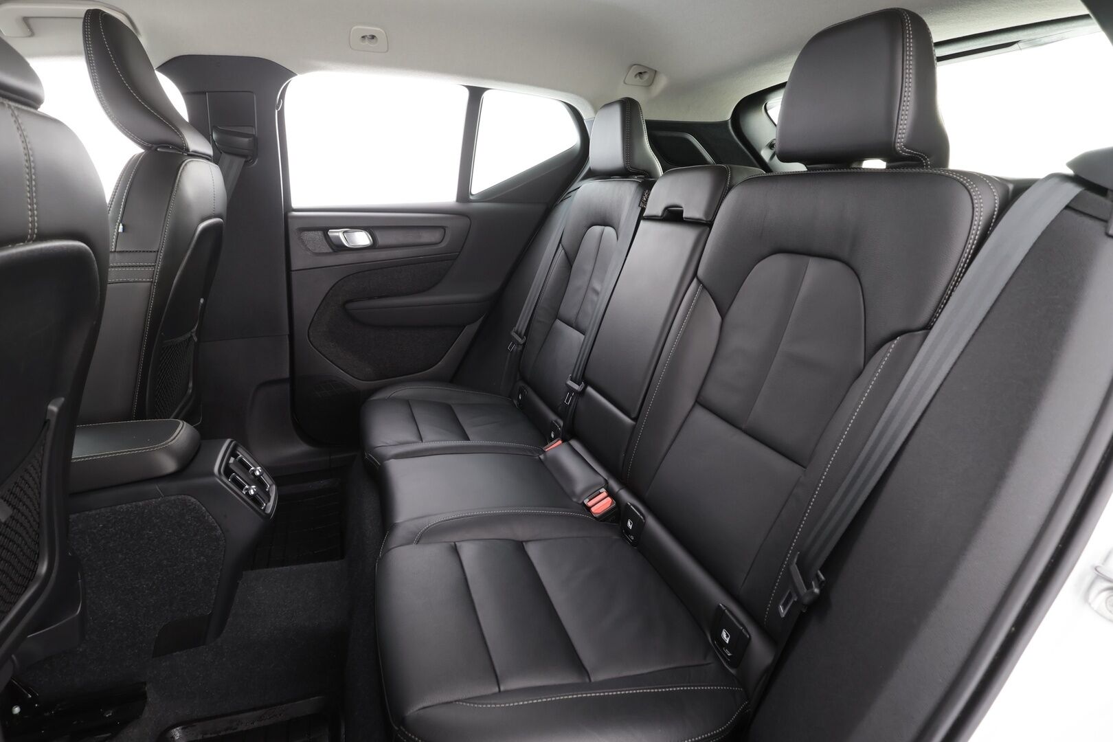 Volvo XC40 2022 T2 Business Edition aut - Suomi-auto | 1-omistaja | Kahdet renkaat aluvantein | ACC | Webasto | Peruutuskamera | Nahkaverhoilu | Sporttipenkit | Navigointi