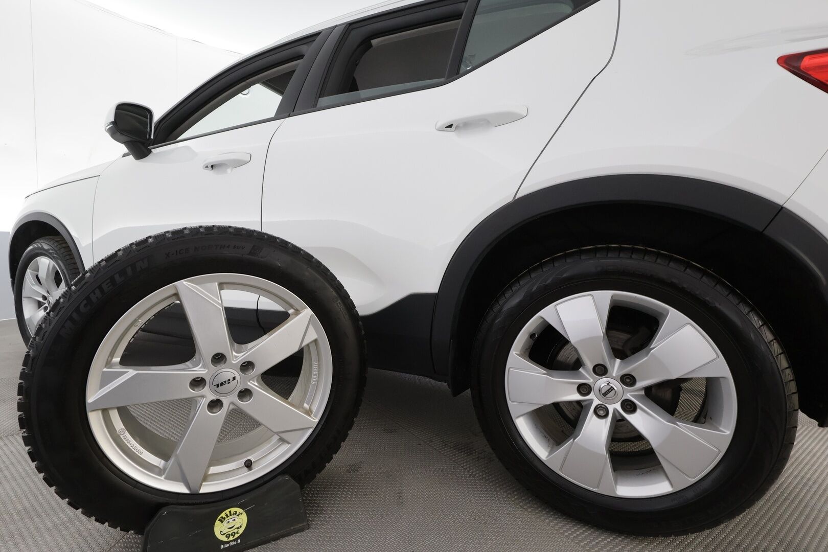 Volvo XC40 2022 T2 Business Edition aut - Suomi-auto | 1-omistaja | Kahdet renkaat aluvantein | ACC | Webasto | Peruutuskamera | Nahkaverhoilu | Sporttipenkit | Navigointi