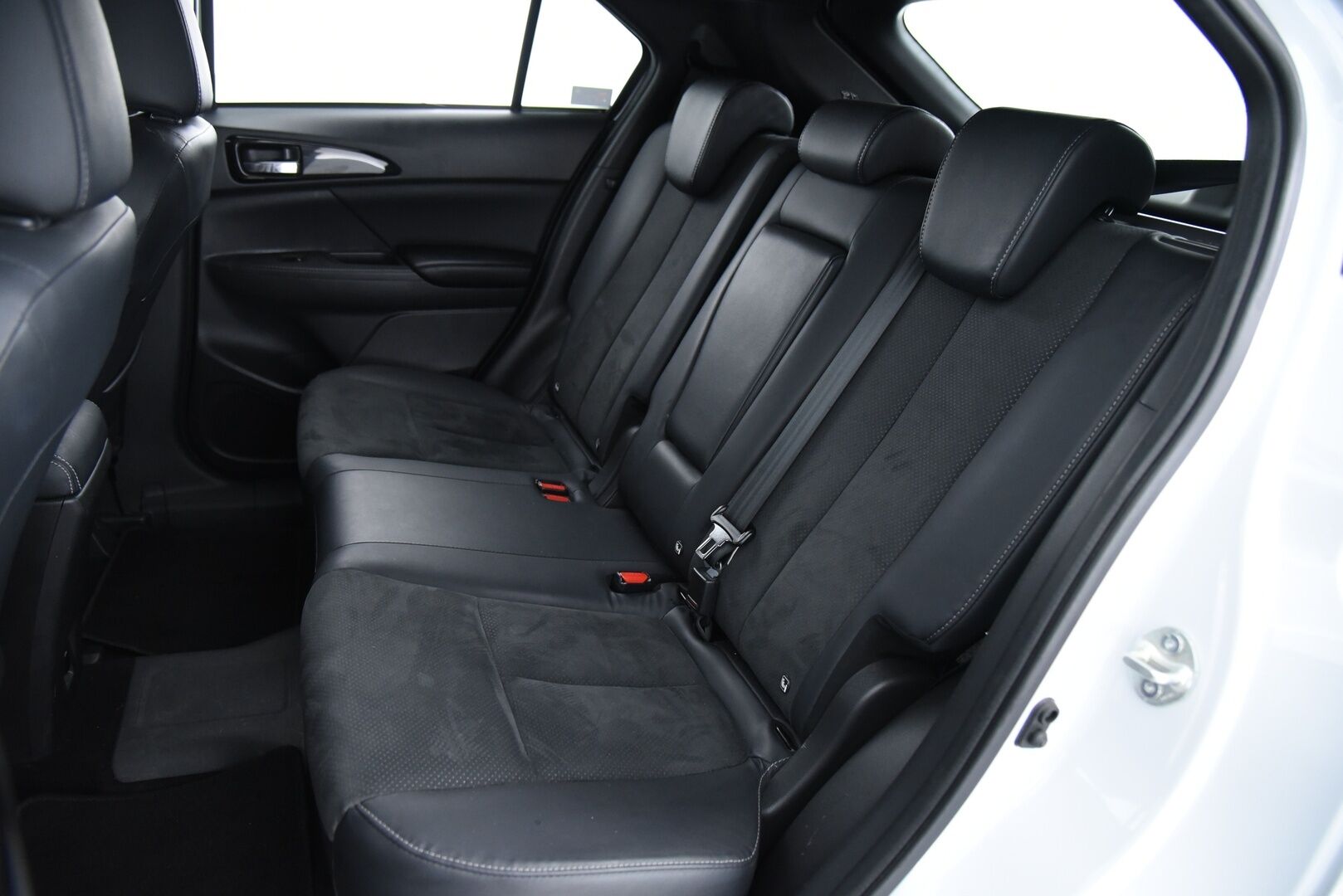 Mitsubishi ECLIPSE CROSS 2022 2.4 PHEV Invite plus 4WD / P. Kamera / LED- Ajovalot / Vakkari - 1. Om - Suomi-auto / Merkkiliikkeen huoltohistoria 