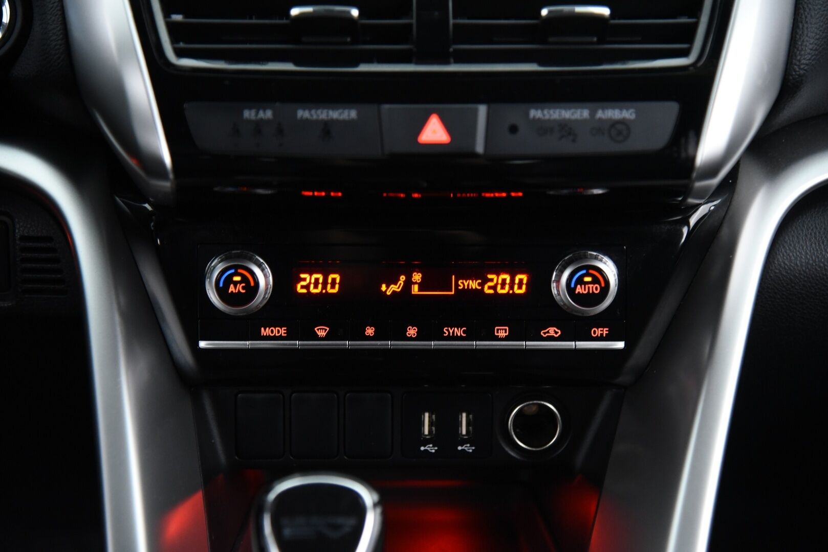 Mitsubishi ECLIPSE CROSS 2022 2.4 PHEV Invite plus 4WD / P. Kamera / LED- Ajovalot / Vakkari - 1. Om - Suomi-auto / Merkkiliikkeen huoltohistoria 