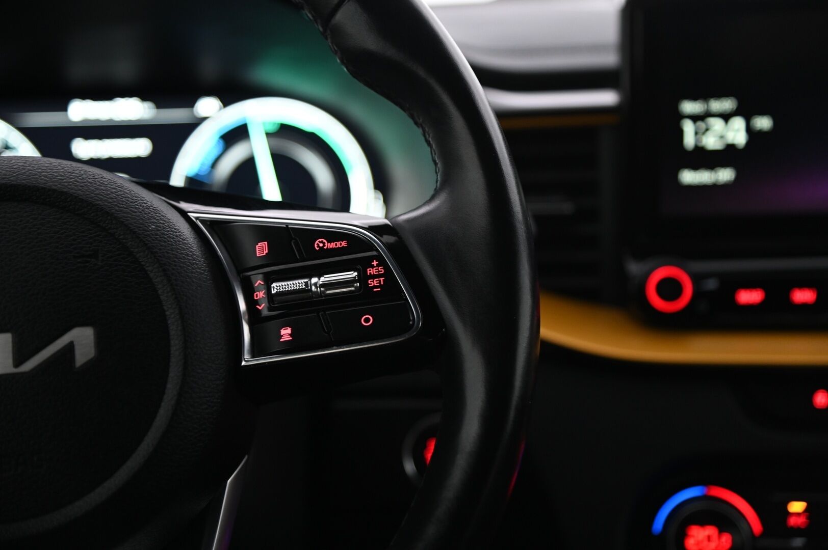 Kia XCeed 2022 1,6 GDI Plug-In Hybrid Business Premium Edition DCT **Yellow Pack / Adapt.vakkari / Muistipenkki / P.kamera / Navi** - Suomi-auto / Merkkihuollettu / Puolinahat / Sähköluukku / KeylessGo / LED / Penkinlämmittimet takana / Digimittaristo / Lohkolämmitin