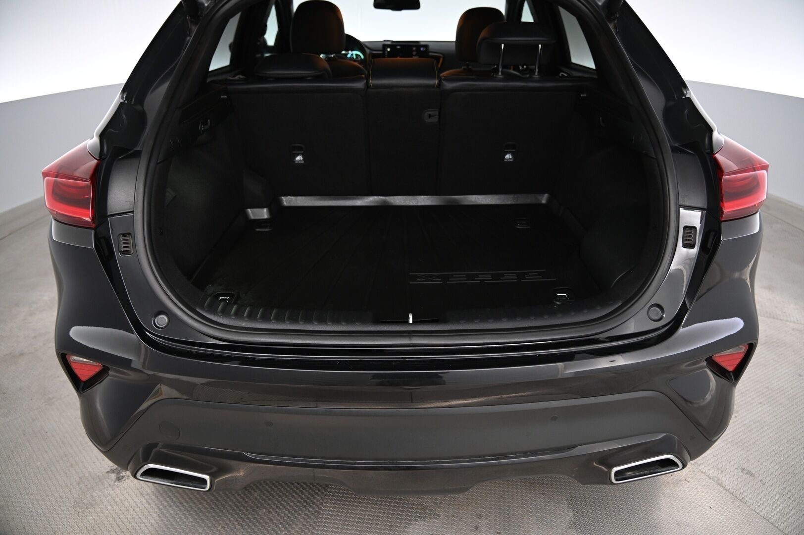 Kia XCeed 2022 1,6 GDI Plug-In Hybrid Business Premium Edition DCT **Yellow Pack / Adapt.vakkari / Muistipenkki / P.kamera / Navi** - Suomi-auto / Merkkihuollettu / Puolinahat / Sähköluukku / KeylessGo / LED / Penkinlämmittimet takana / Digimittaristo / Lohkolämmitin
