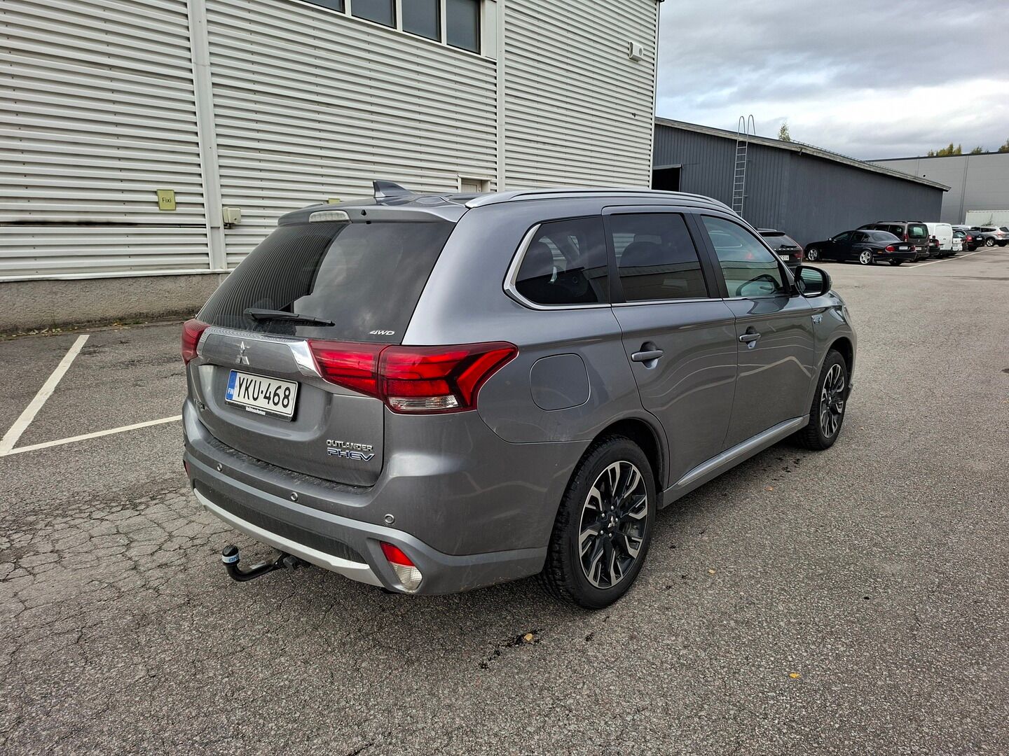 Mitsubishi OUTLANDER PHEV 2016 Intense 4WD 5P - Vetokoukku | 360kamera | Nahkapenkit sähkösäädöllä | Lohko+sis | Keyless Go | LED | SoH 80.3%