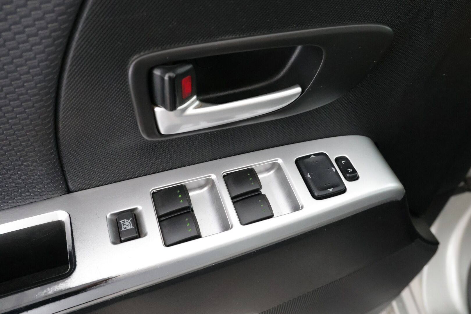 Mazda 5 2006 MPV 2,0 Elegance 5MT 5d H29 - YritysOutlet - myydään vain yrityksille!! - *Koukku / Lohkolämmitin sisäpistokkeella*