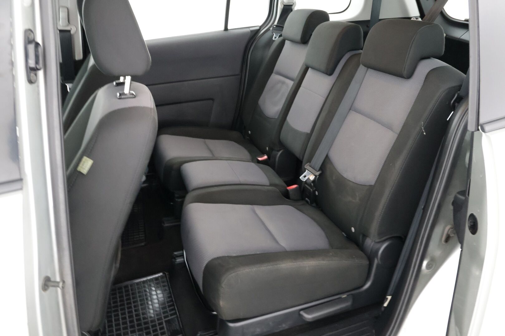 Mazda 5 2006 MPV 2,0 Elegance 5MT 5d H29 - YritysOutlet - myydään vain yrityksille!! - *Koukku / Lohkolämmitin sisäpistokkeella*