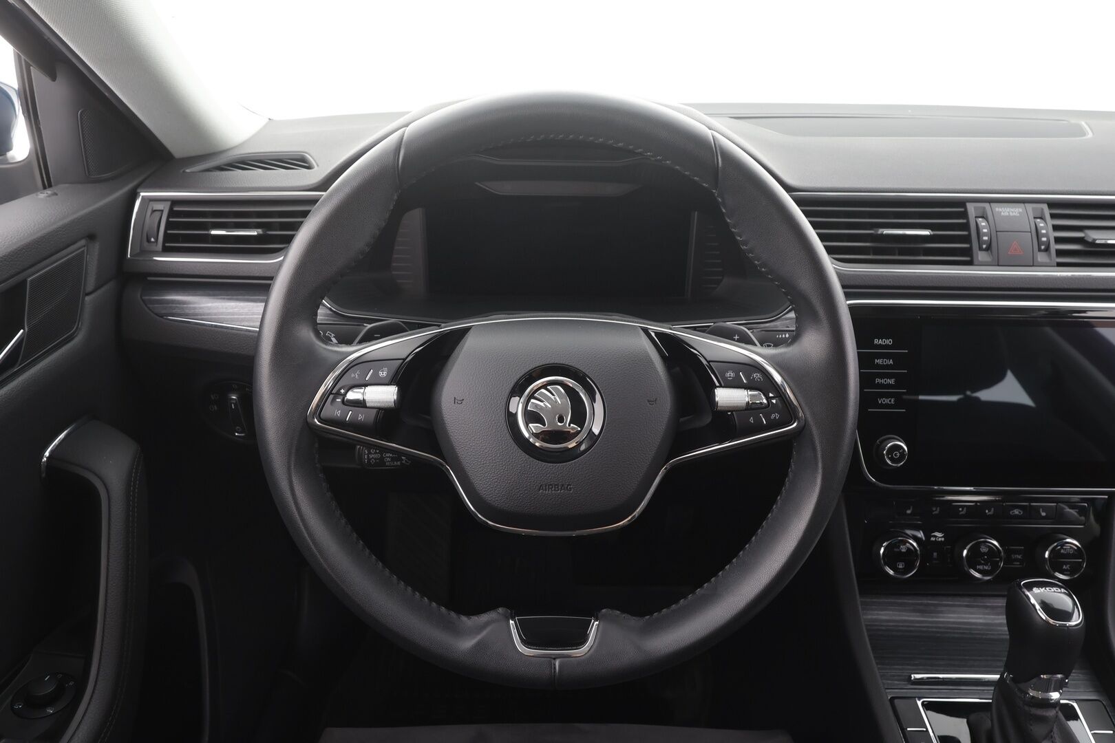 Skoda Superb 2022 Combi 1.4 TSI PHEV Style iV DSG Autom - | ACC | Webasto | Koukku | Muistipenkit | LED | P.Kamera | Keyless | 1.Om Suomi-auto | Kahdet Renkaat |