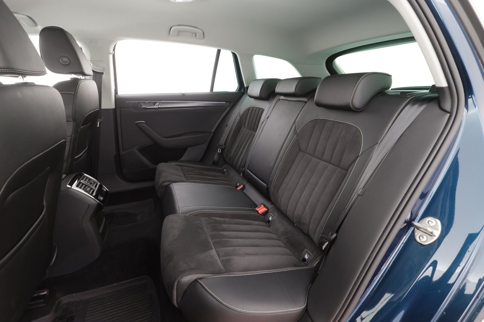 Skoda Superb 2022 Combi 1.4 TSI PHEV Style iV DSG Autom - | ACC | Webasto | Koukku | Muistipenkit | LED | P.Kamera | Keyless | 1.Om Suomi-auto | Kahdet Renkaat |