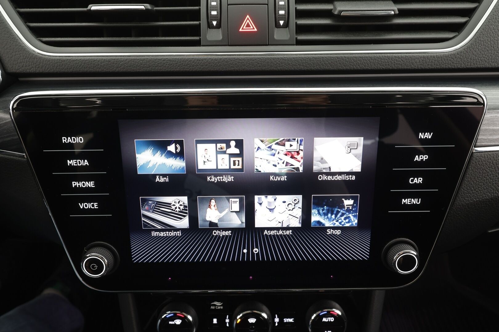 Skoda Superb 2022 Combi 1.4 TSI PHEV Style iV DSG Autom - | ACC | Webasto | Koukku | Muistipenkit | LED | P.Kamera | Keyless | 1.Om Suomi-auto | Kahdet Renkaat |