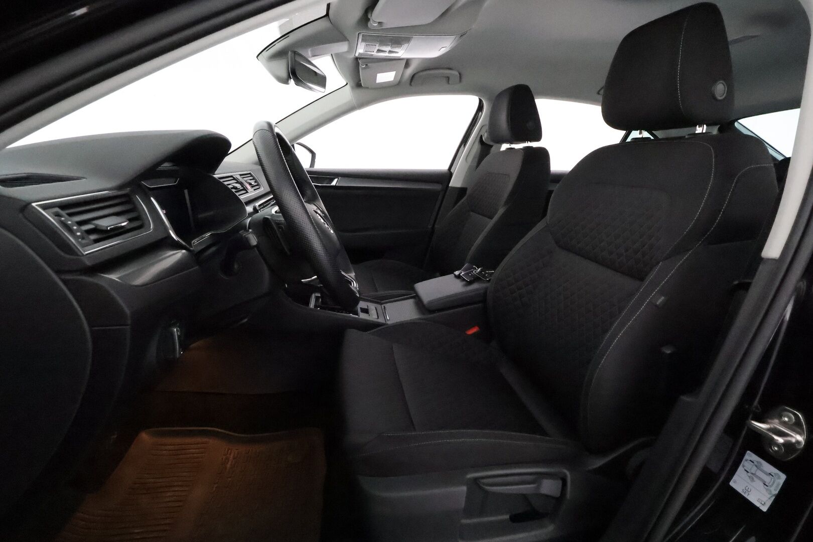 Skoda Superb 2022 2.0 TDI 150 Ambition BusinessLine DSG Aut. **Webasto / LED / Digimittaristo / Koukku / Vakkari / P.kamera** - 1-om Suomi-auto / Kahdet Renkaat / Merkkihuollettu!