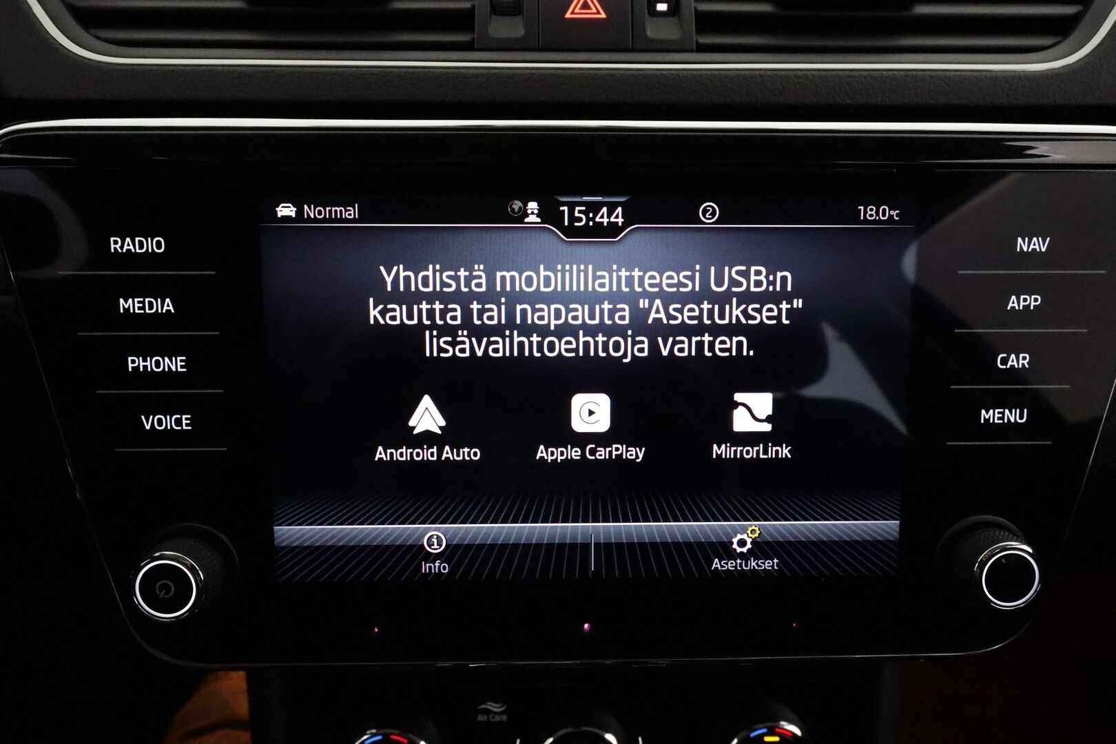 Skoda Superb 2022 2.0 TDI 150 Ambition BusinessLine DSG Aut. **Webasto / LED / Digimittaristo / Koukku / Vakkari / P.kamera** - 1-om Suomi-auto / Kahdet Renkaat / Merkkihuollettu!