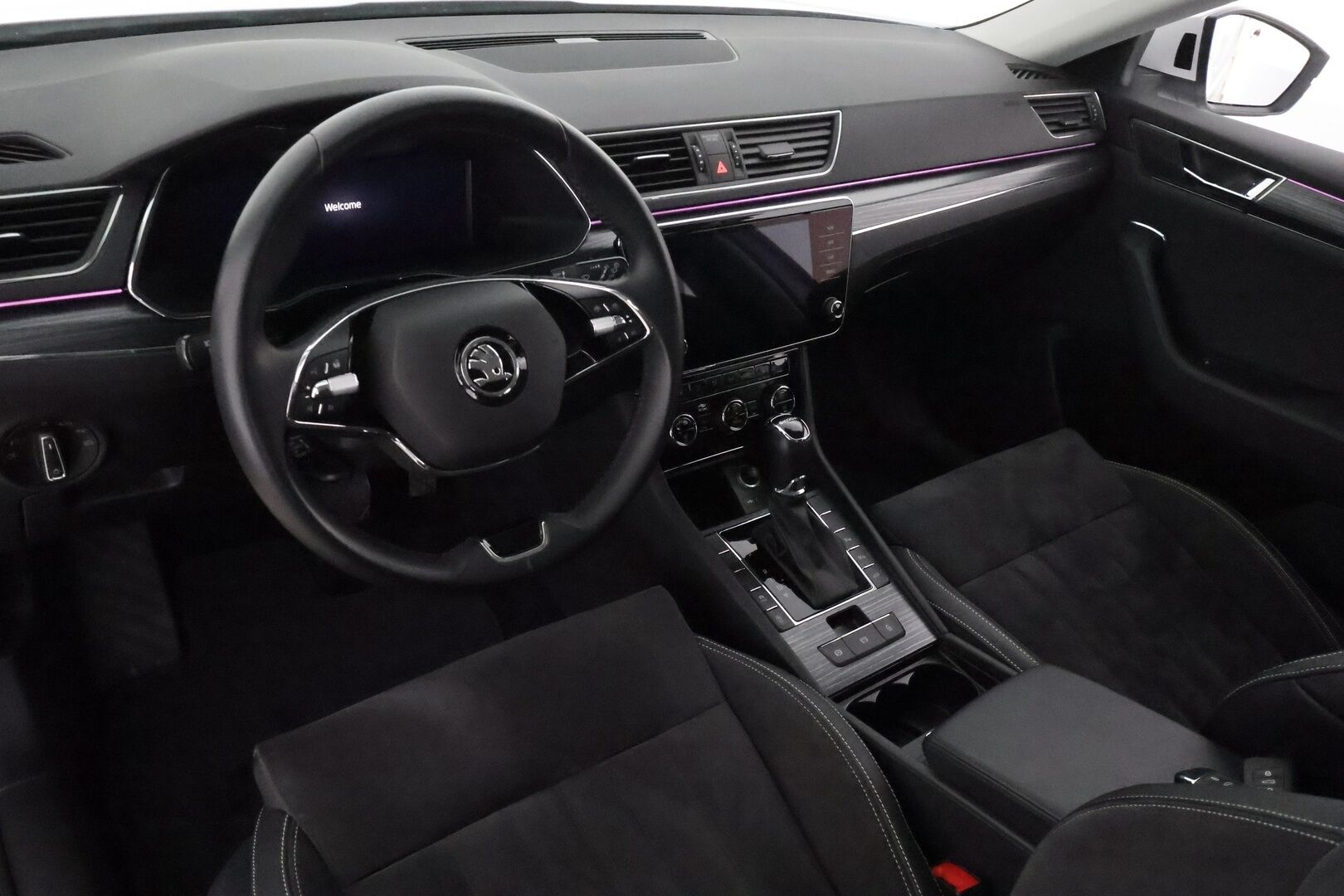 Skoda Superb 2022 Combi 2.0 TDI 150 Style DSG **ACC / Webasto / Koukku / Navi / Matrix LED / Muistipenkit / Nahka-Alcantara** - 1.Om Suomi-auto / Kahdet renkaat aluvanteilla / Merkkihuollettu