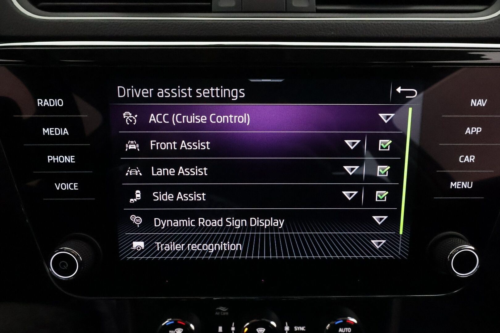 Skoda Superb 2022 Combi 2.0 TDI 150 Style DSG **ACC / Webasto / Koukku / Navi / Matrix LED / Muistipenkit / Nahka-Alcantara** - 1.Om Suomi-auto / Kahdet renkaat aluvanteilla / Merkkihuollettu