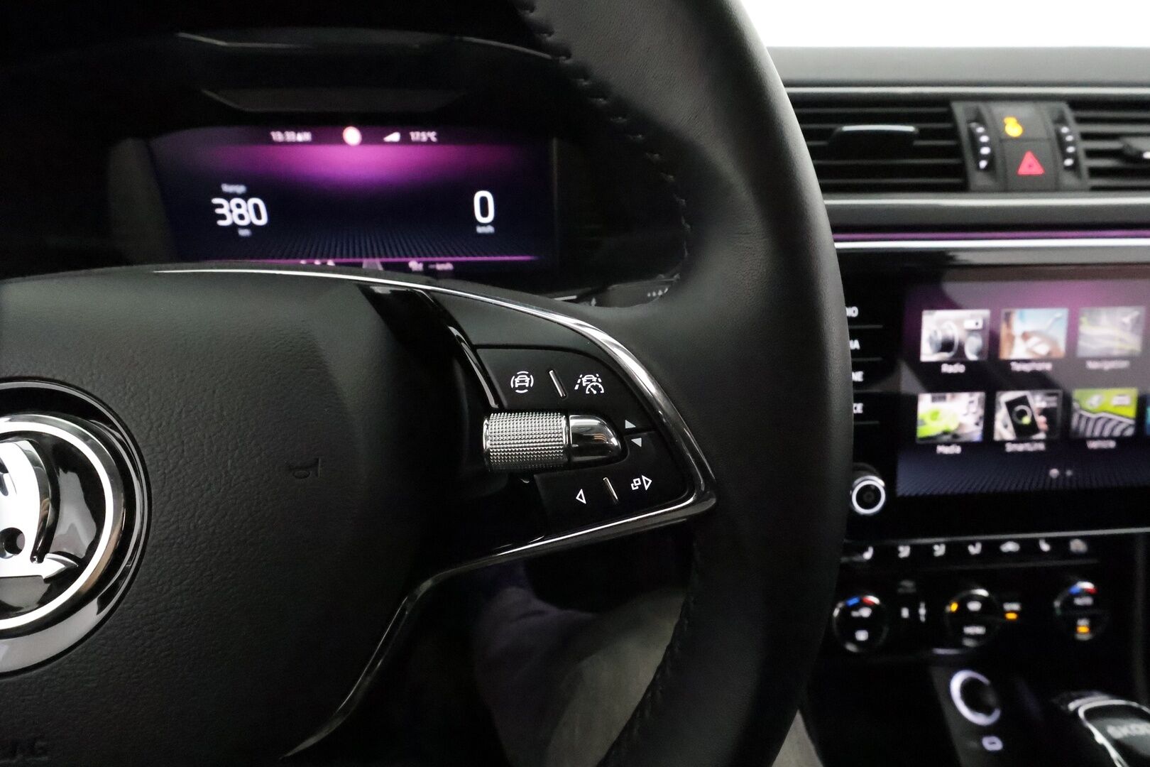 Skoda Superb 2022 Combi 2.0 TDI 150 Style DSG **ACC / Webasto / Koukku / Navi / Matrix LED / Muistipenkit / Nahka-Alcantara** - 1.Om Suomi-auto / Kahdet renkaat aluvanteilla / Merkkihuollettu