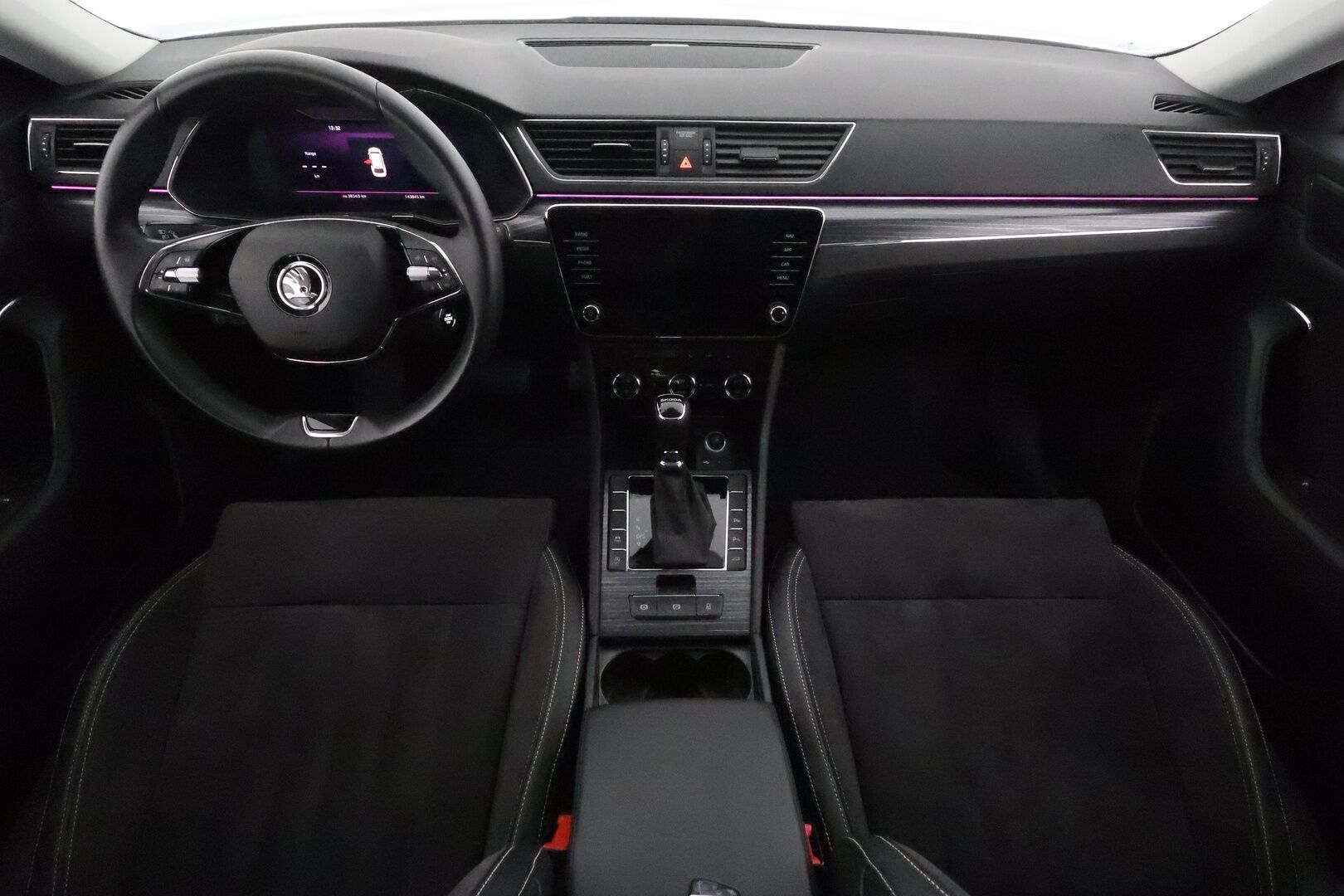Skoda Superb 2022 Combi 2.0 TDI 150 Style DSG **ACC / Webasto / Koukku / Navi / Matrix LED / Muistipenkit / Nahka-Alcantara** - 1.Om Suomi-auto / Kahdet renkaat aluvanteilla / Merkkihuollettu