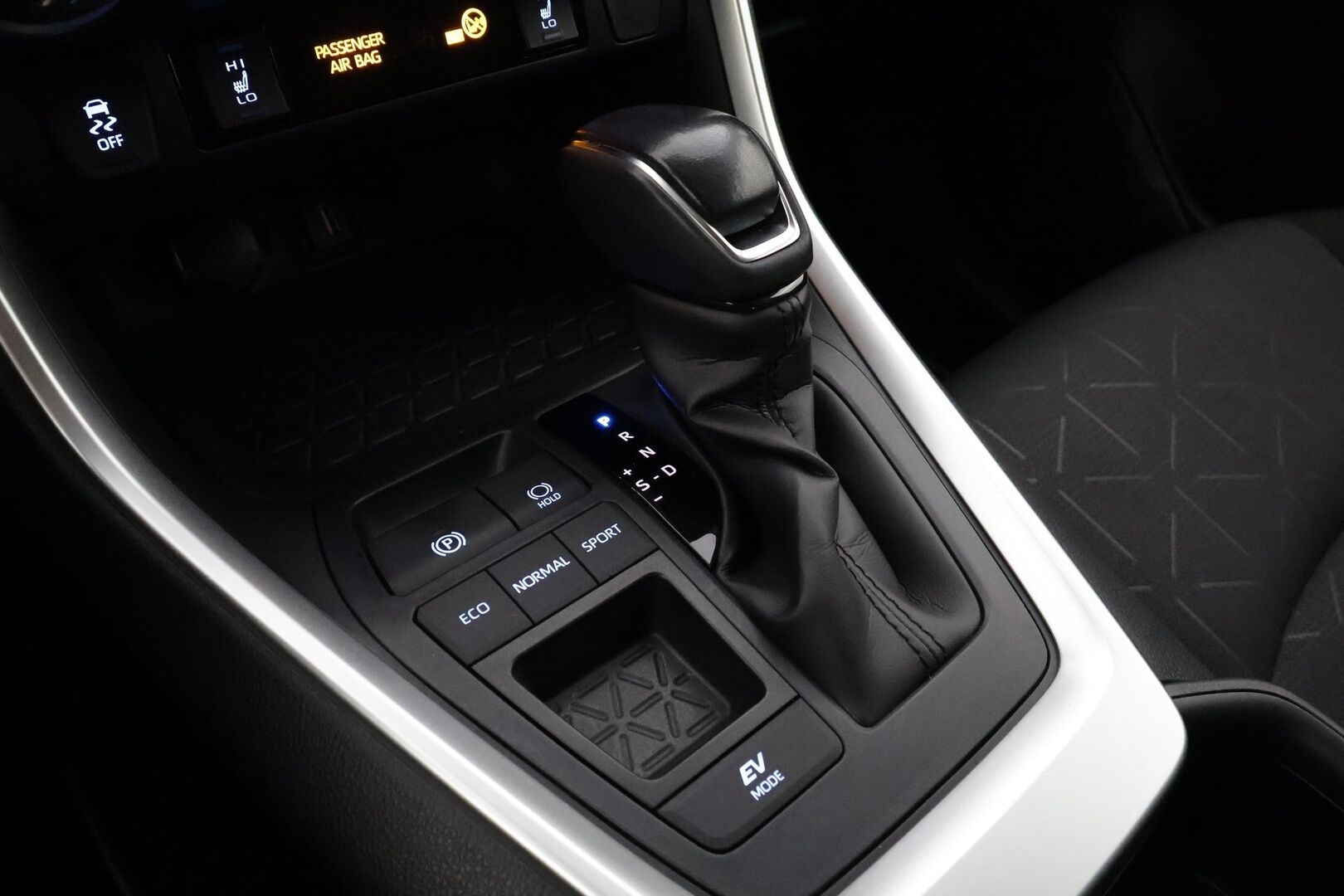 Toyota RAV4 2022 2,5 Hybrid Plus Edition - | ACC | Koukku | Navi | P.kamera ja tutkat | Keyless | Apple & Android | Lämm. ratti ja tuulilasi | LTA | RSA | Merkkihuollot | 1-om suomiauto | 