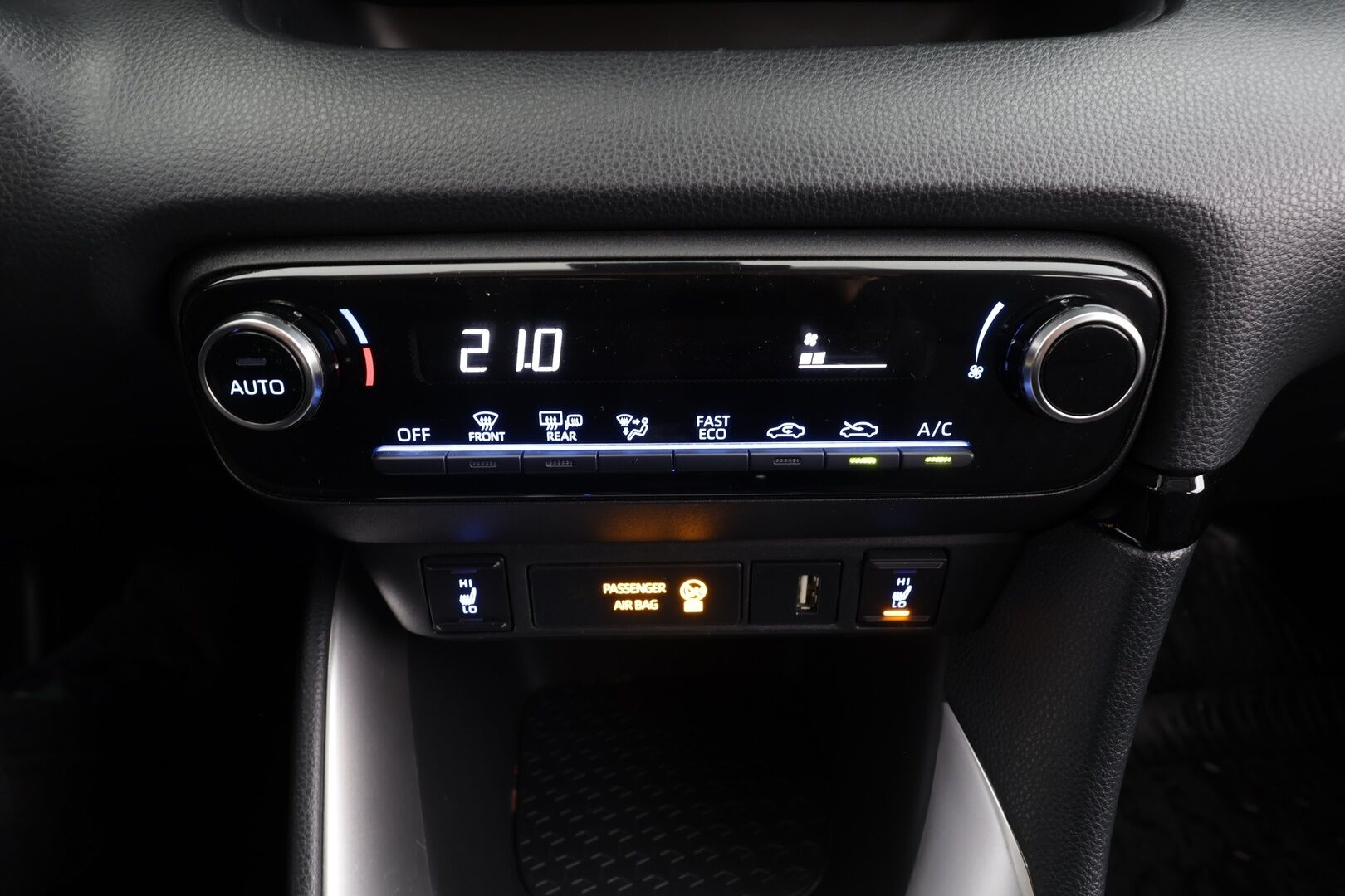 Toyota Yaris 2022 1,5 Hybrid Active * ACC / Kaistavahti / Navi / P.Kamera / Apple&Android / Keyless / Ratinlämmitin / 2x Renkaat / ALV * - Suomi-auto / Merkkihuollettu - HULLUT AVAJAISHULINAT KORKOTARJOUS 3,29 %