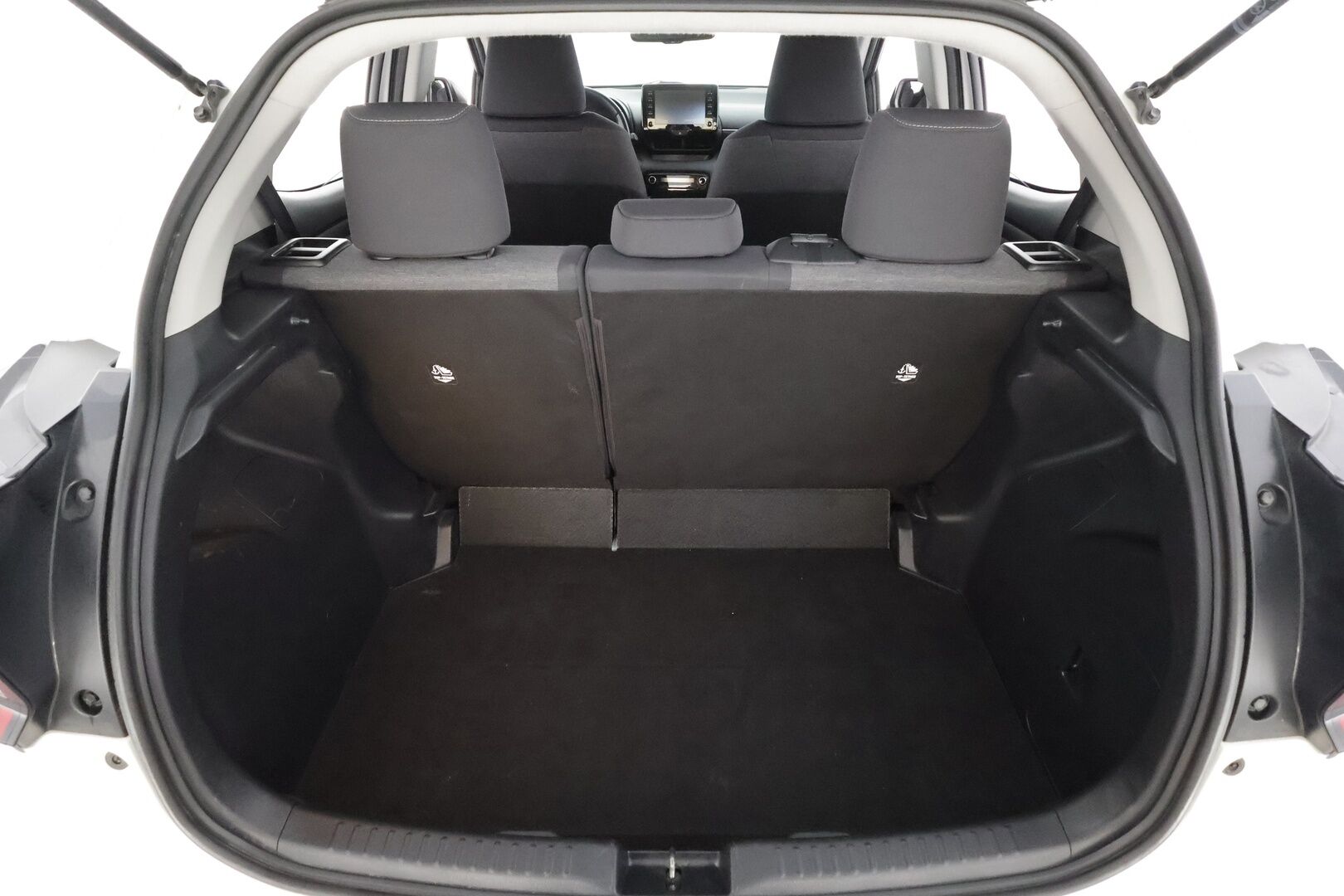 Toyota Yaris 2022 1,5 Hybrid Active * ACC / Kaistavahti / Navi / P.Kamera / Apple&Android / Keyless / Ratinlämmitin / 2x Renkaat / ALV * - Suomi-auto / Merkkihuollettu - HULLUT AVAJAISHULINAT KORKOTARJOUS 3,29 %