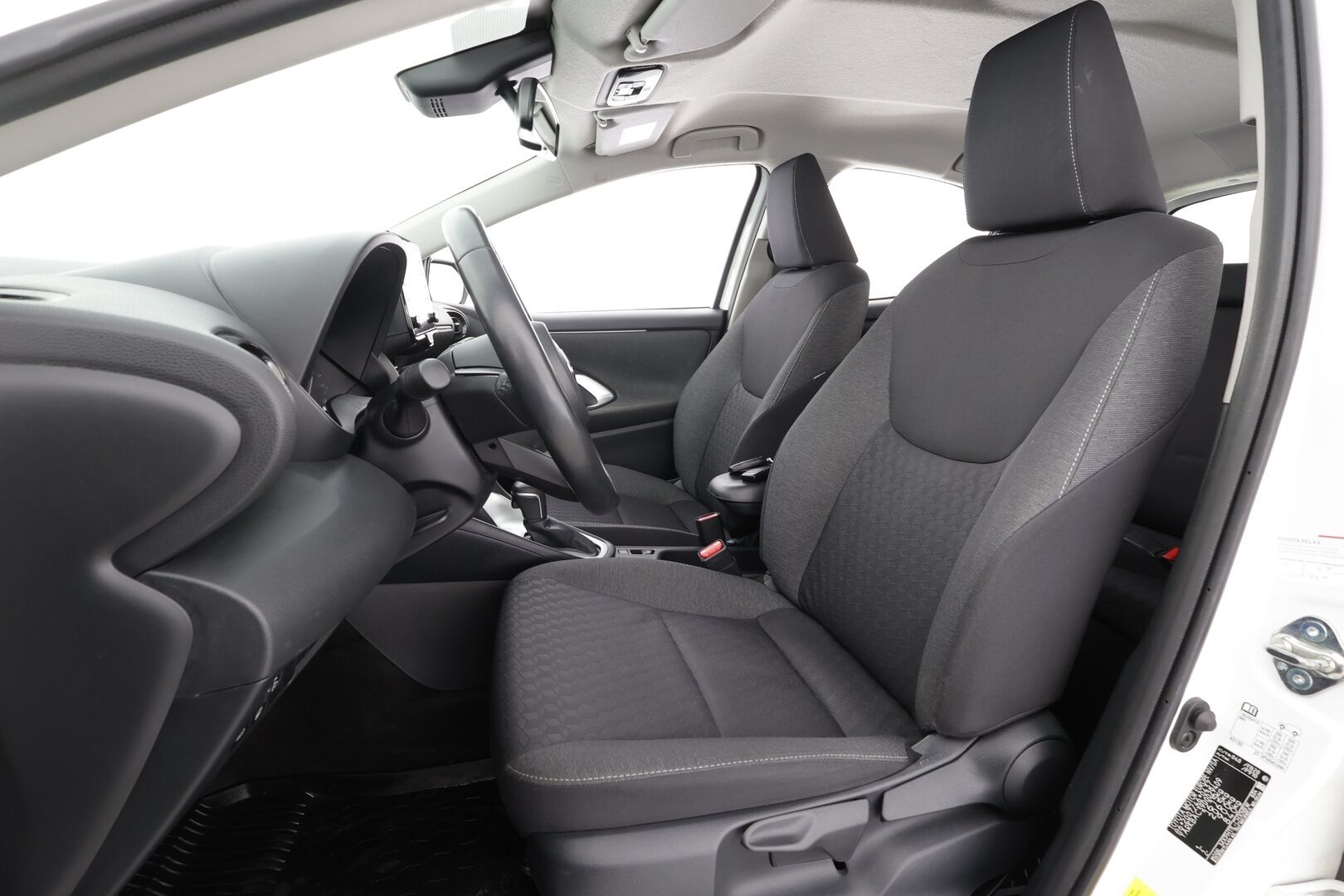 Toyota Yaris 2022 1,5 Hybrid Active * ACC / Kaistavahti / Navi / P.Kamera / Apple&Android / Keyless / Ratinlämmitin / 2x Renkaat / ALV * - Suomi-auto / Merkkihuollettu - HULLUT AVAJAISHULINAT KORKOTARJOUS 3,29 %