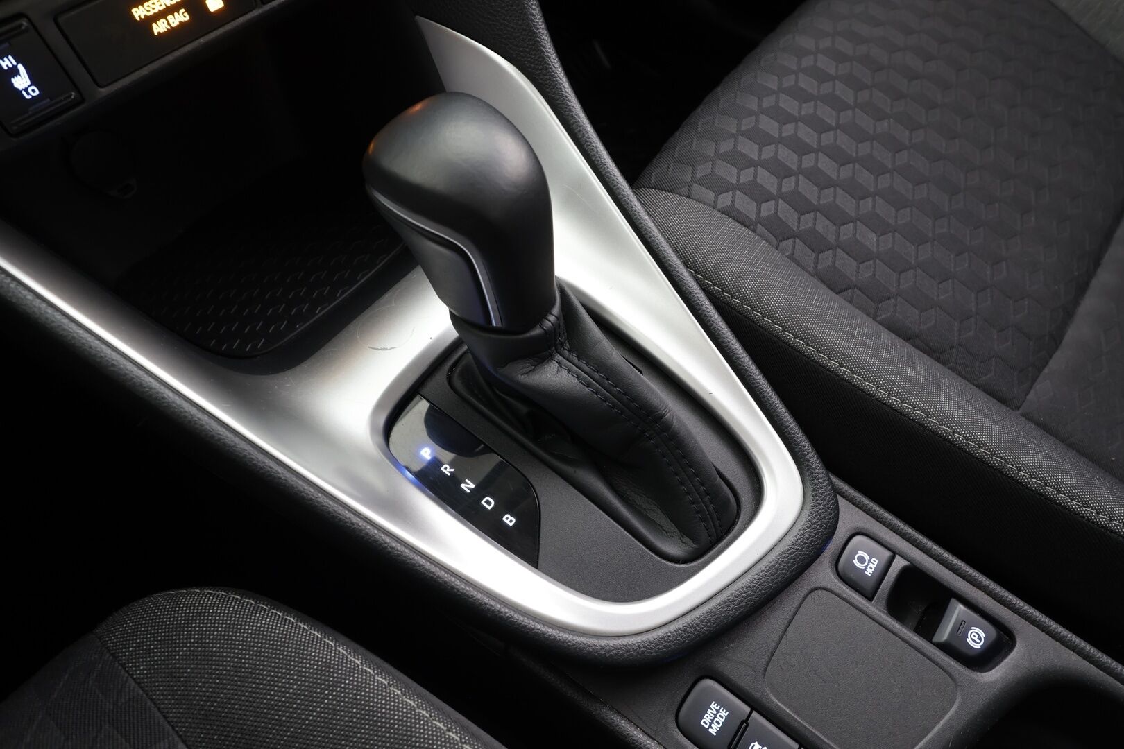 Toyota Yaris 2022 1,5 Hybrid Active * ACC / Kaistavahti / Navi / P.Kamera / Apple&Android / Keyless / Ratinlämmitin / 2x Renkaat / ALV * - Suomi-auto / Merkkihuollettu - HULLUT AVAJAISHULINAT KORKOTARJOUS 3,29 %