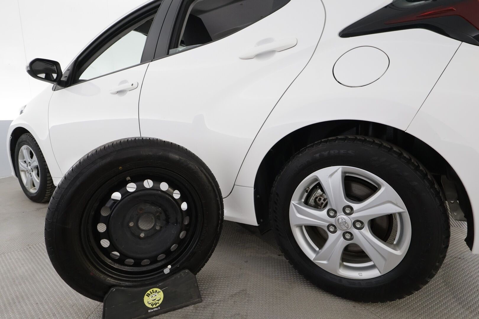 Toyota Yaris 2022 1,5 Hybrid Active * ACC / Kaistavahti / Navi / P.Kamera / Apple&Android / Keyless / Ratinlämmitin / 2x Renkaat / ALV * - Suomi-auto / Merkkihuollettu - HULLUT AVAJAISHULINAT KORKOTARJOUS 3,29 %