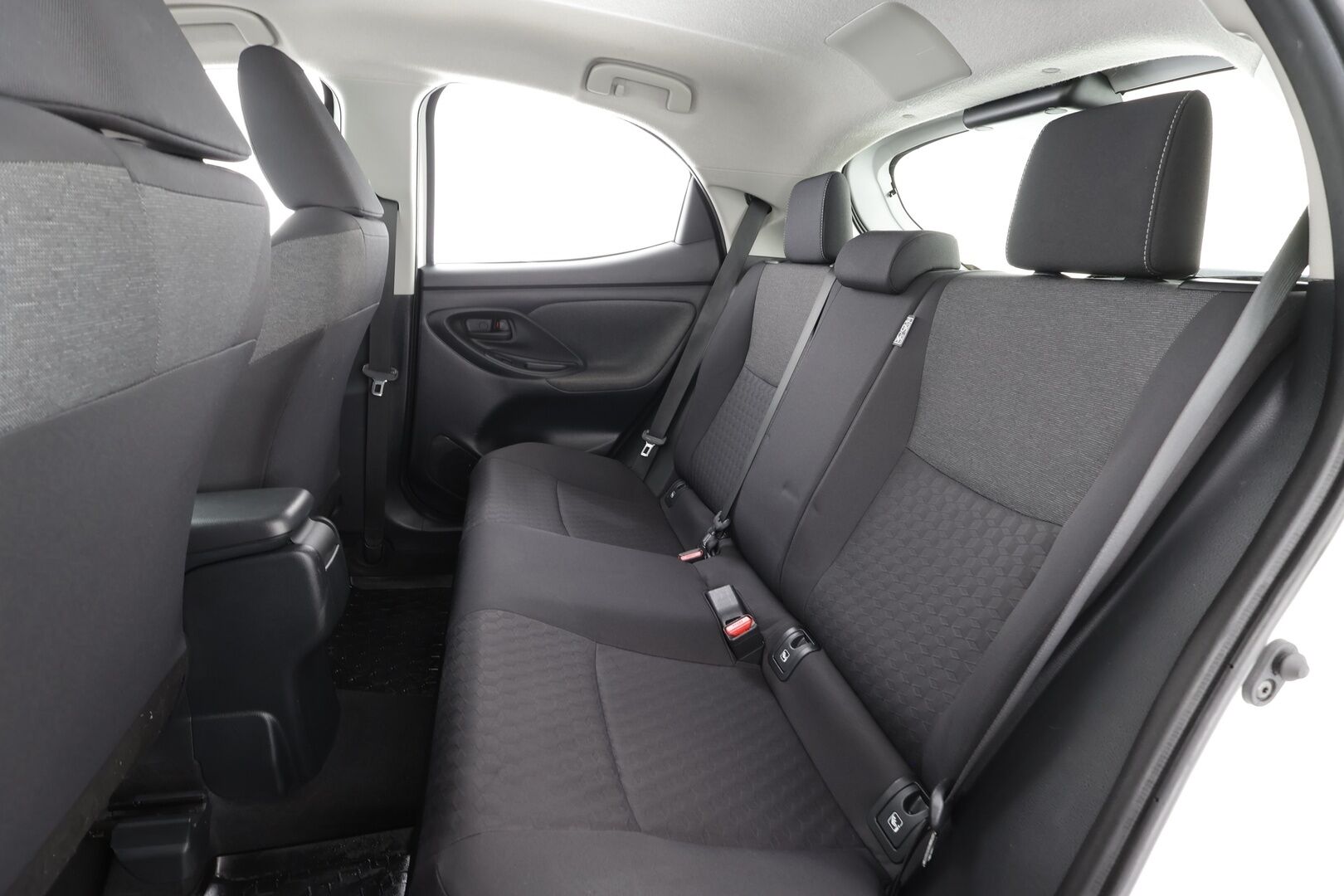 Toyota Yaris 2022 1,5 Hybrid Active * ACC / Kaistavahti / Navi / P.Kamera / Apple&Android / Keyless / Ratinlämmitin / 2x Renkaat / ALV * - Suomi-auto / Merkkihuollettu - HULLUT AVAJAISHULINAT KORKOTARJOUS 3,29 %