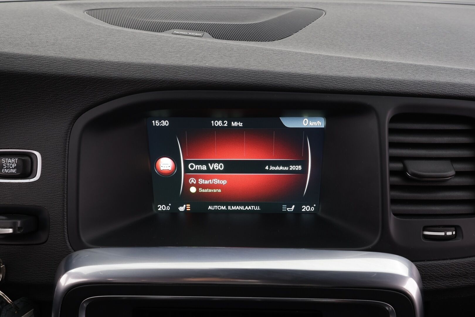 Volvo V60 2017 T5 R-Design aut * Webasto / Vakkari / Xenon / P.Tutkat / Muistipenkki / Navi / Keyless * - Kahdet renkaat aluvanteilla