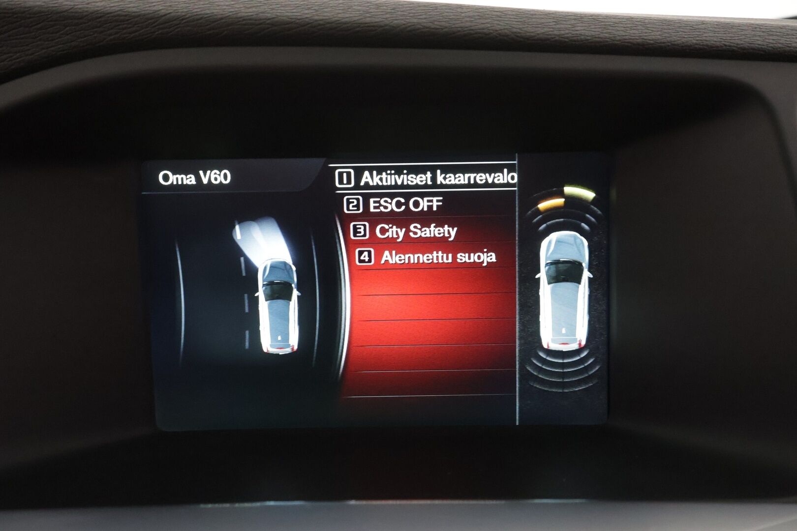 Volvo V60 2017 T5 R-Design aut * Webasto / Vakkari / Xenon / P.Tutkat / Muistipenkki / Navi / Keyless * - Kahdet renkaat aluvanteilla