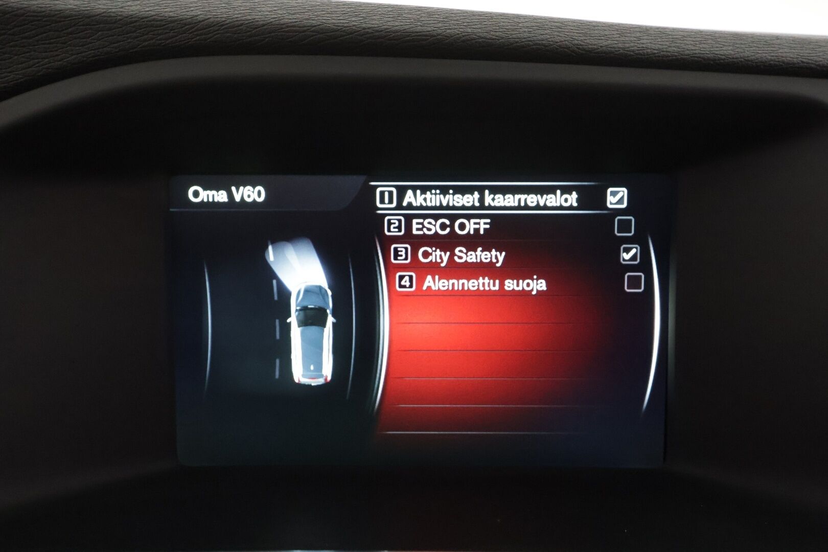 Volvo V60 2017 T5 R-Design aut * Webasto / Vakkari / Xenon / P.Tutkat / Muistipenkki / Navi / Keyless * - Kahdet renkaat aluvanteilla