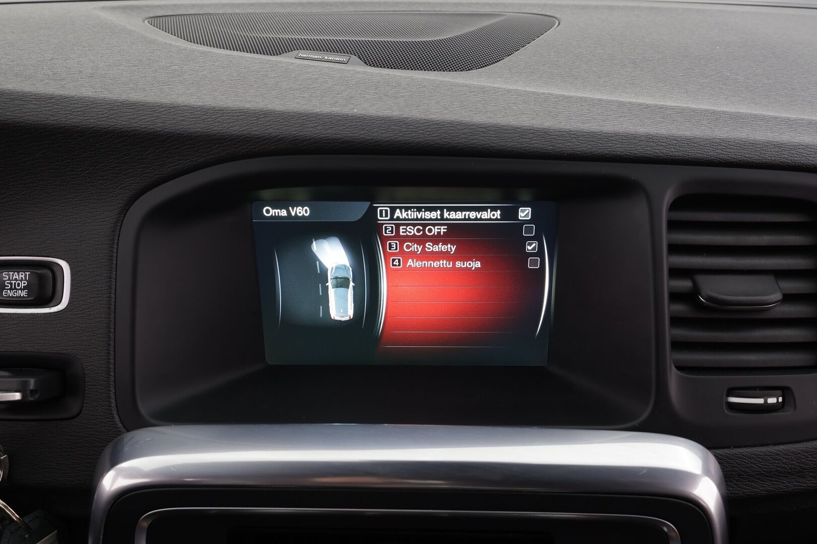 Volvo V60 2017 T5 R-Design aut * Webasto / Vakkari / Xenon / P.Tutkat / Muistipenkki / Navi / Keyless * - Kahdet renkaat aluvanteilla