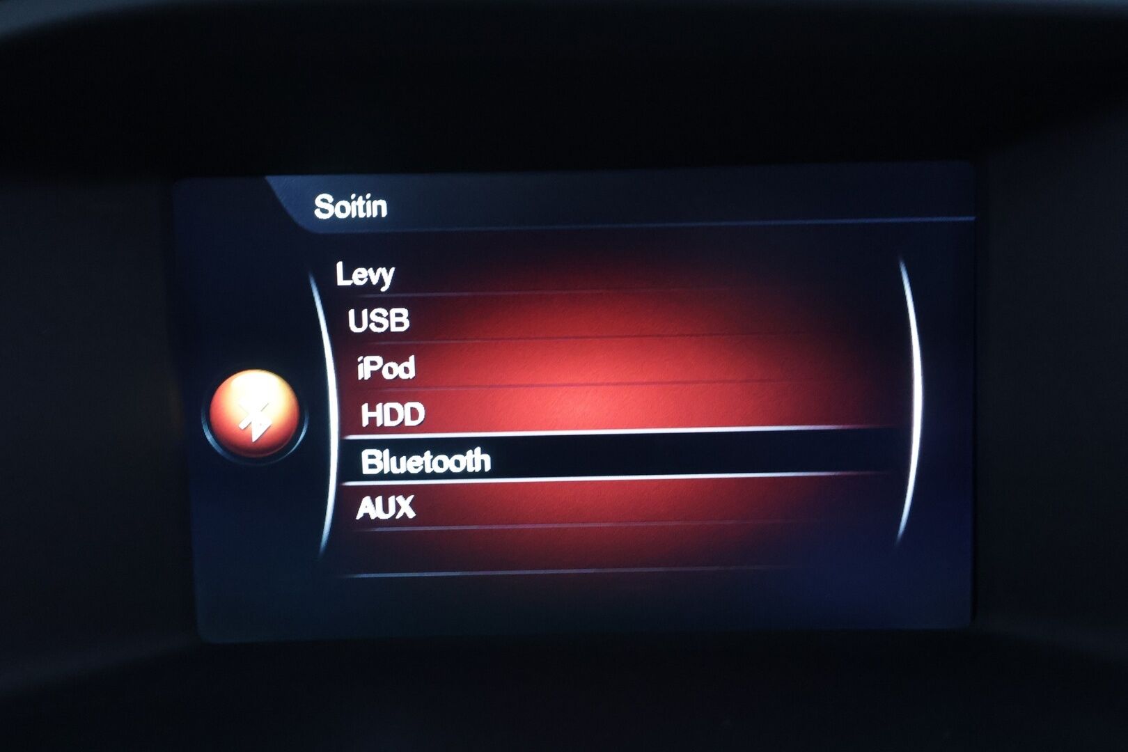 Volvo V60 2017 T5 R-Design aut * Webasto / Vakkari / Xenon / P.Tutkat / Muistipenkki / Navi / Keyless * - Kahdet renkaat aluvanteilla