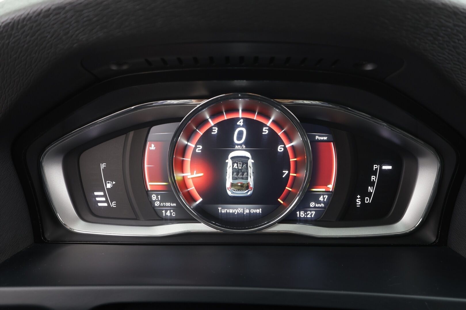 Volvo V60 2017 T5 R-Design aut * Webasto / Vakkari / Xenon / P.Tutkat / Muistipenkki / Navi / Keyless * - Kahdet renkaat aluvanteilla