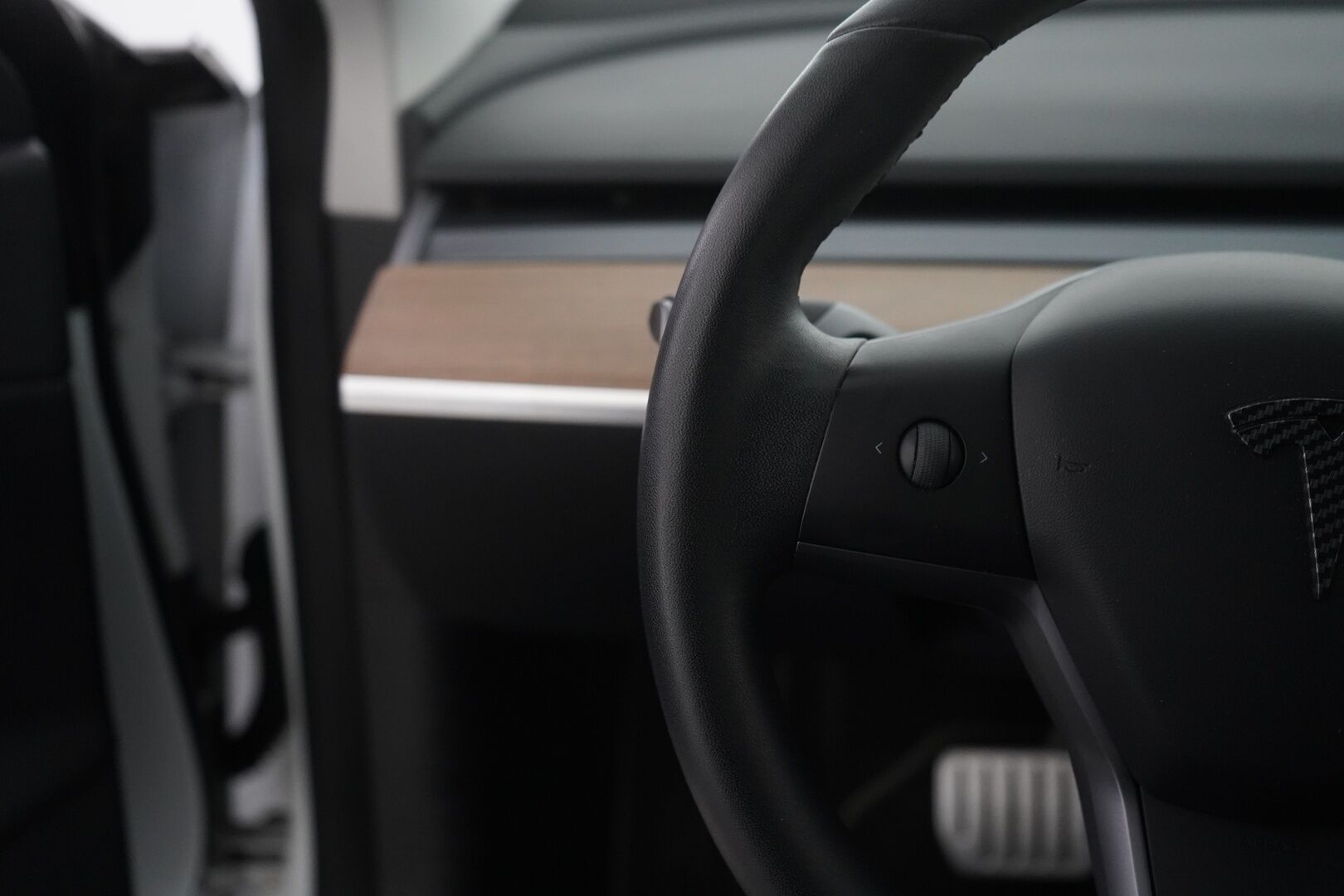 Tesla Model 3 2020 Performance Dual Motor AWD * FSD / Premium Audio / Lasikatto * - KATSO KAMPANJAHINTA! / Täysin itsenäinen ajo FSD / Kahdet renkaat / Käyttöönotto: 31.08.2020 - Osta nyt, maksa vasta ensi vuonna