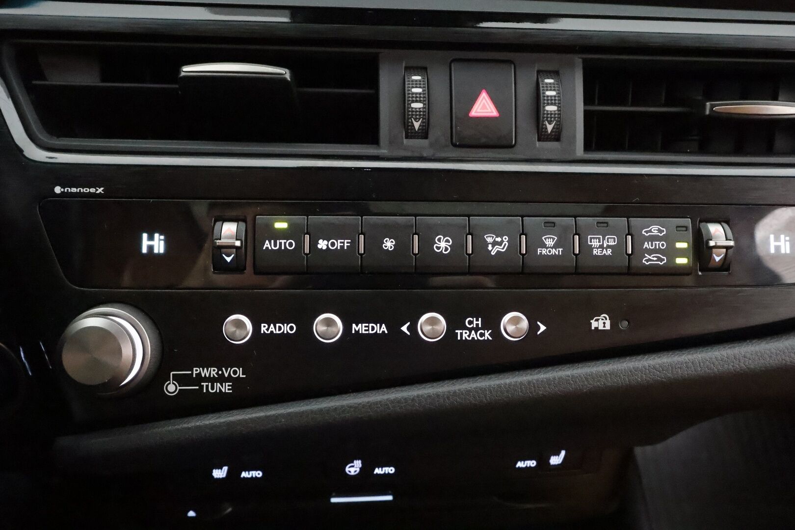 Lexus ES300 2022 300h Business Edition * ACC / P.kamera / Lasikattoluukku / Ruskeat nahat / Sähköpenkit / Navi / LED / Keyless * - Suomi-auto / Kahdet renkaat aluvanteilla / Merkkihuollettu
