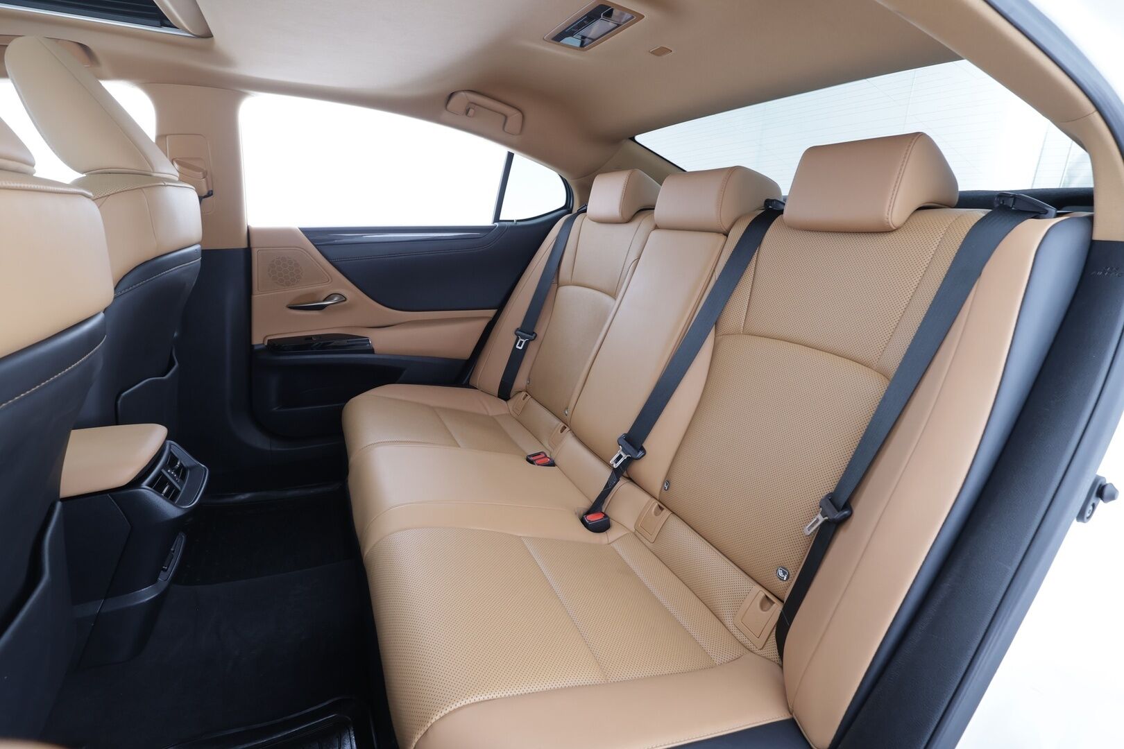 Lexus ES300 2022 300h Business Edition * ACC / P.kamera / Lasikattoluukku / Ruskeat nahat / Sähköpenkit / Navi / LED / Keyless * - Suomi-auto / Kahdet renkaat aluvanteilla / Merkkihuollettu