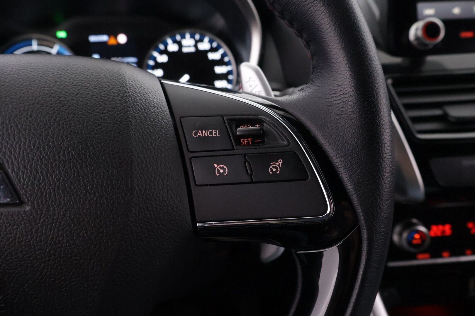 Mitsubishi Eclipse 2022 Mitsubishi Eclipse Cross 2.4 PHEV Inform 4WD *Akkukäyttöinen lisälämmitin / P.Kamera / Koukku / LED* - *Merkkihuollettu / Kaukovaloautomatiikka*