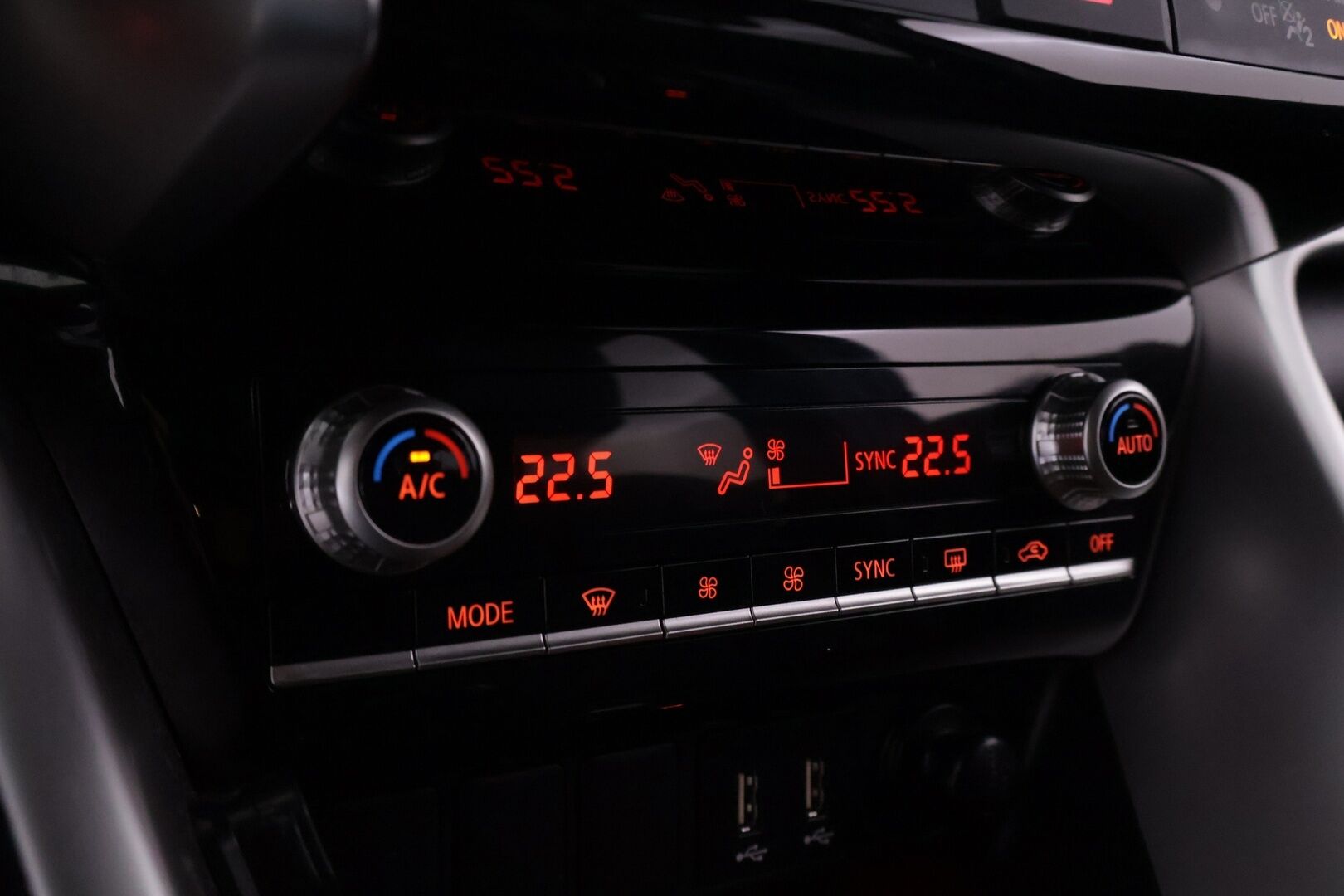 Mitsubishi Eclipse 2022 Mitsubishi Eclipse Cross 2.4 PHEV Inform 4WD *Akkukäyttöinen lisälämmitin / P.Kamera / Koukku / LED* - *Merkkihuollettu / Kaukovaloautomatiikka*